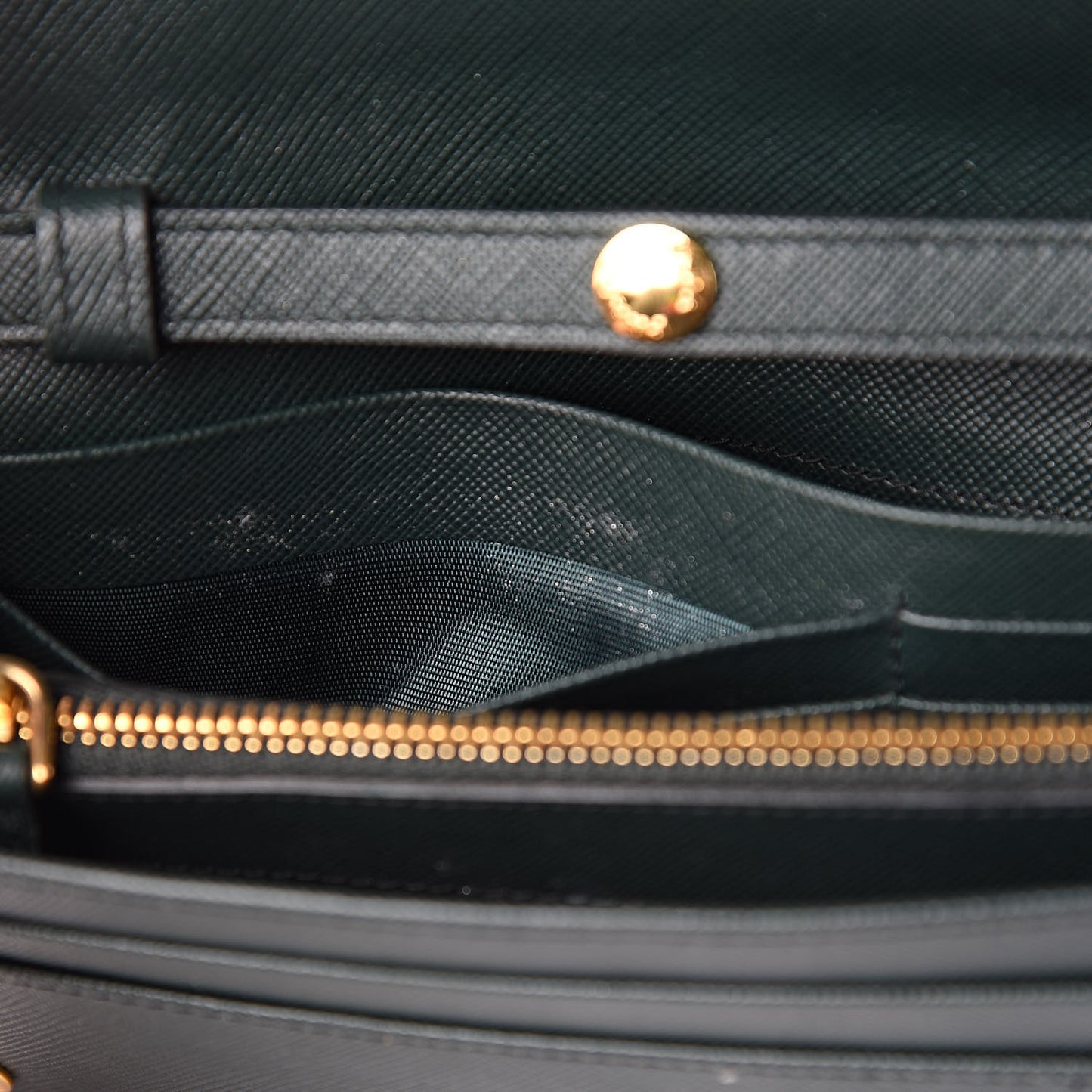 Saffiano Metal Oro Chain Wallet Smeraldo