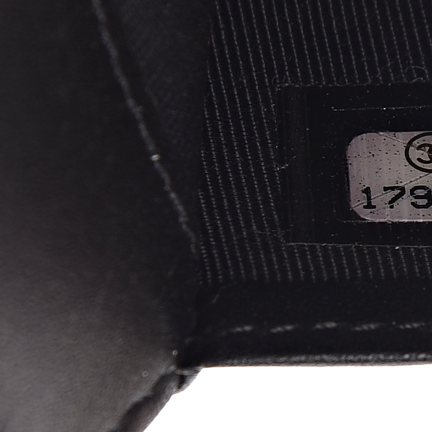 Calfskin Double Stitch Hamptons Flap Wallet Black