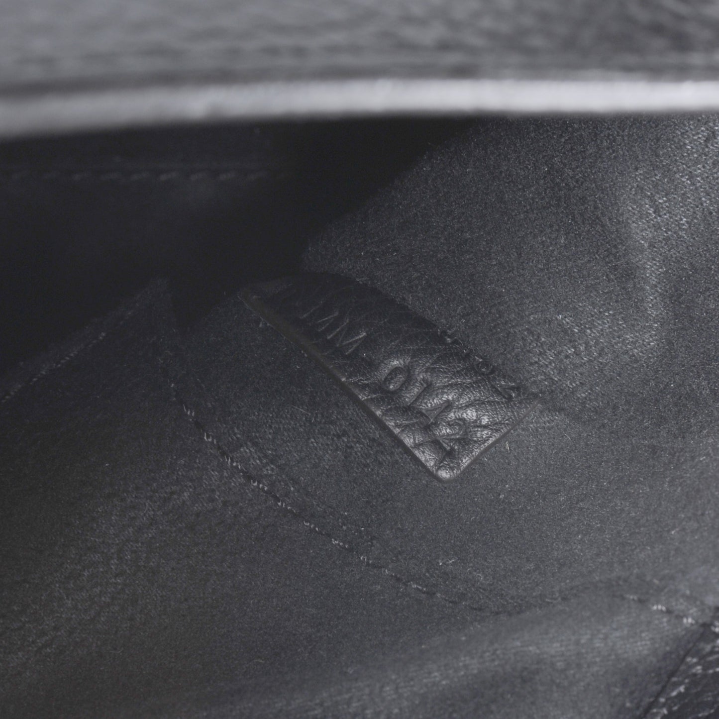 Drummed Leather Nano Luggage Black