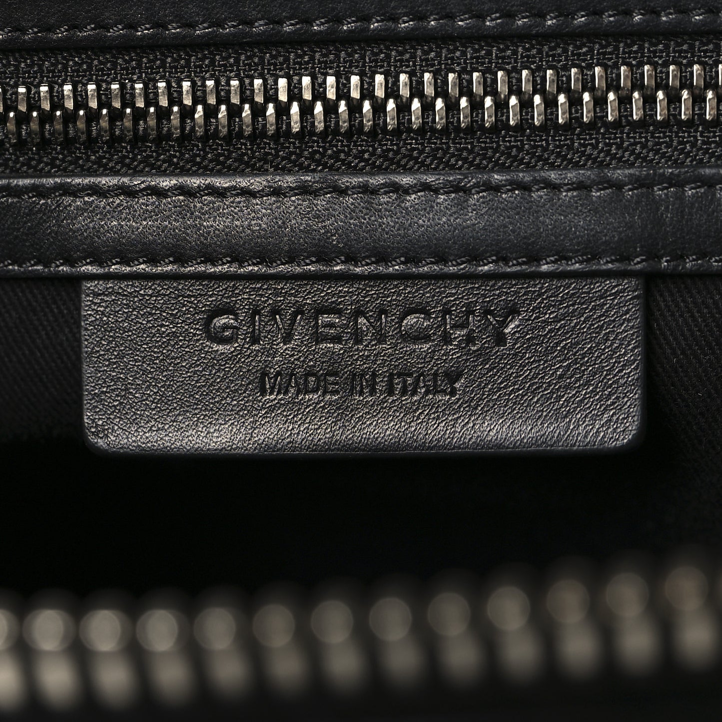 Shiny Lord Calfskin Medium Antigona Black