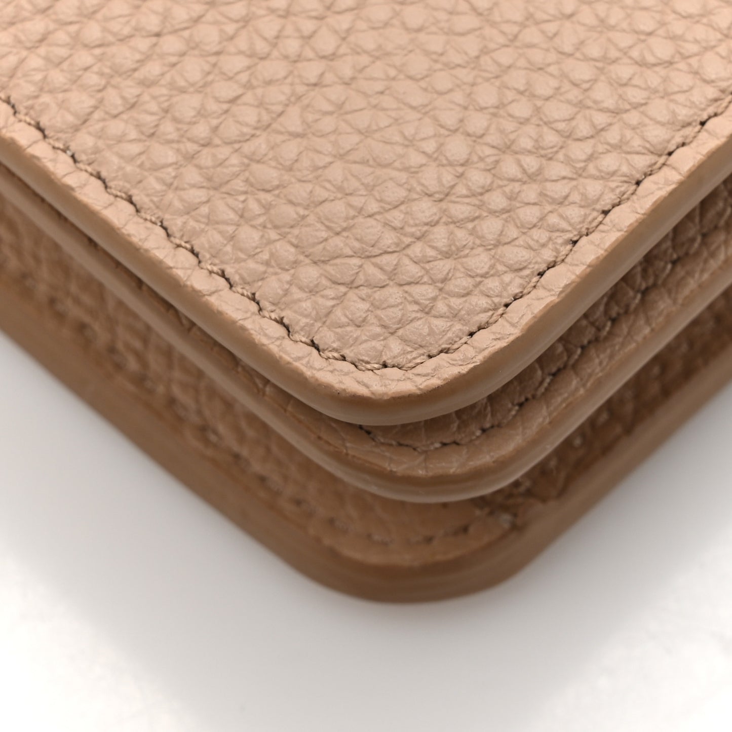 Vitello Daino Metal Chain Wallet Cammeo