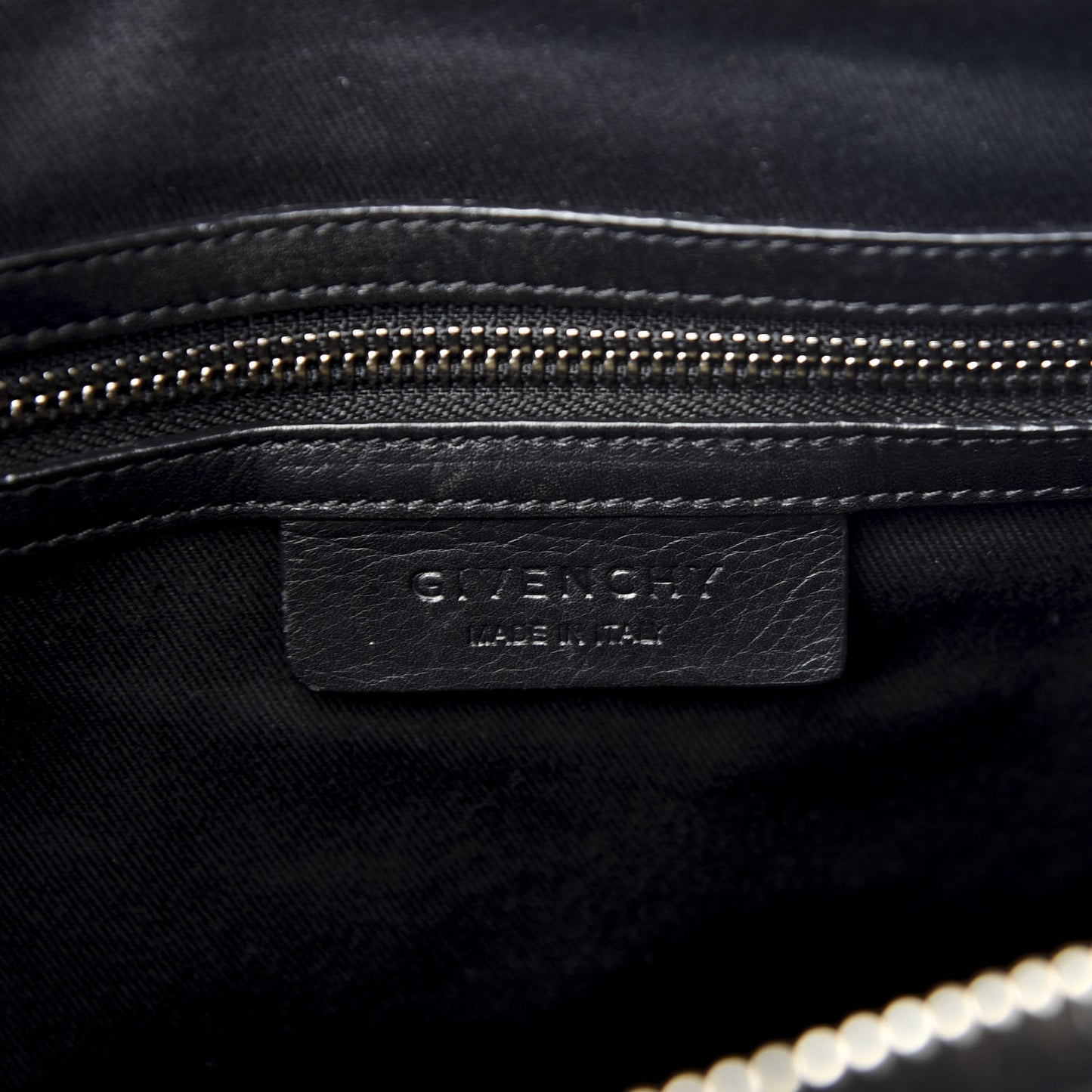 Calfskin Crocodile Embossed Medium Antigona Black