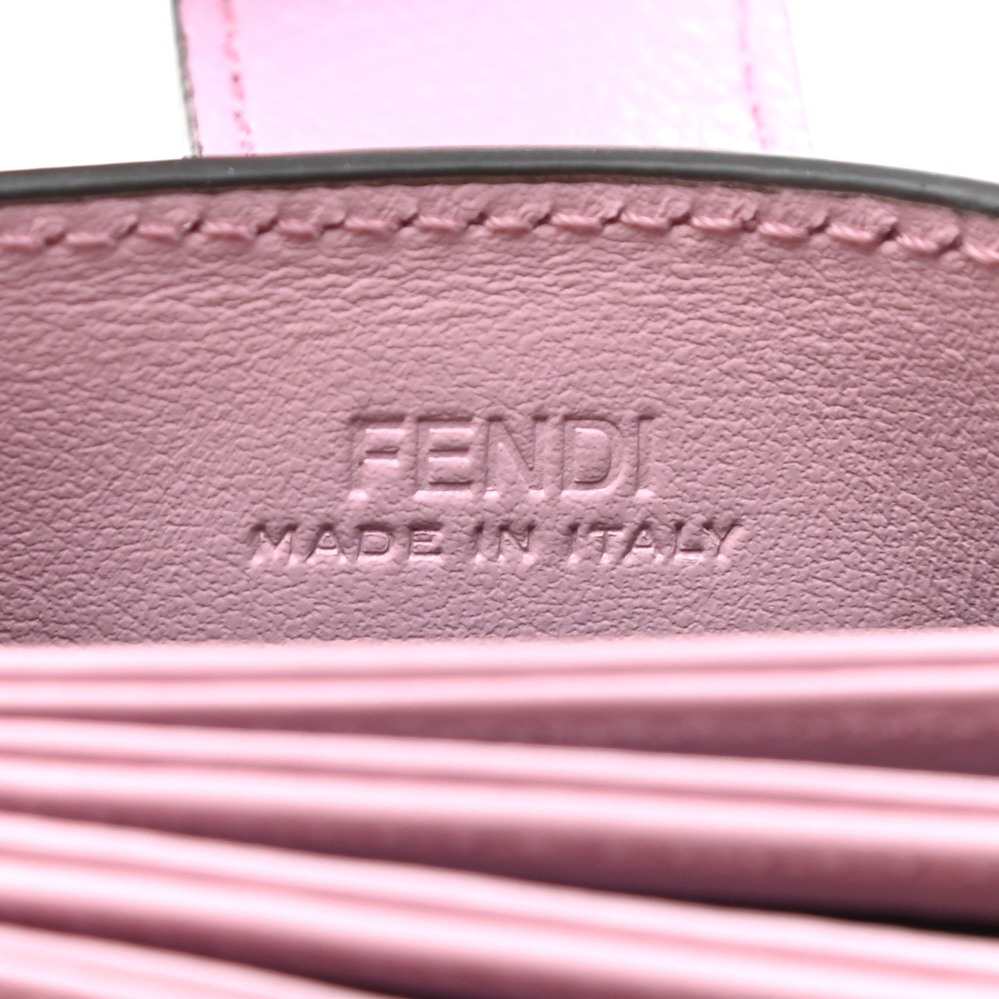 Vitello Cruise F is Fendi Gusseted Card Holder Lavanda