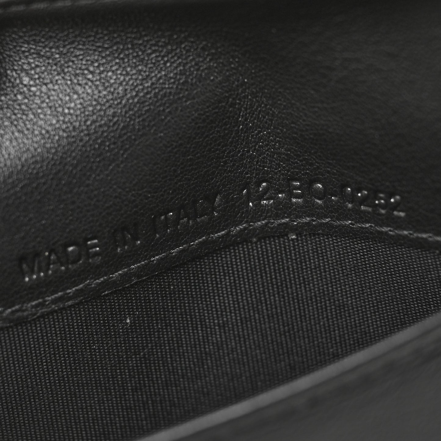 Oblique Bi-Fold Card Holder Black