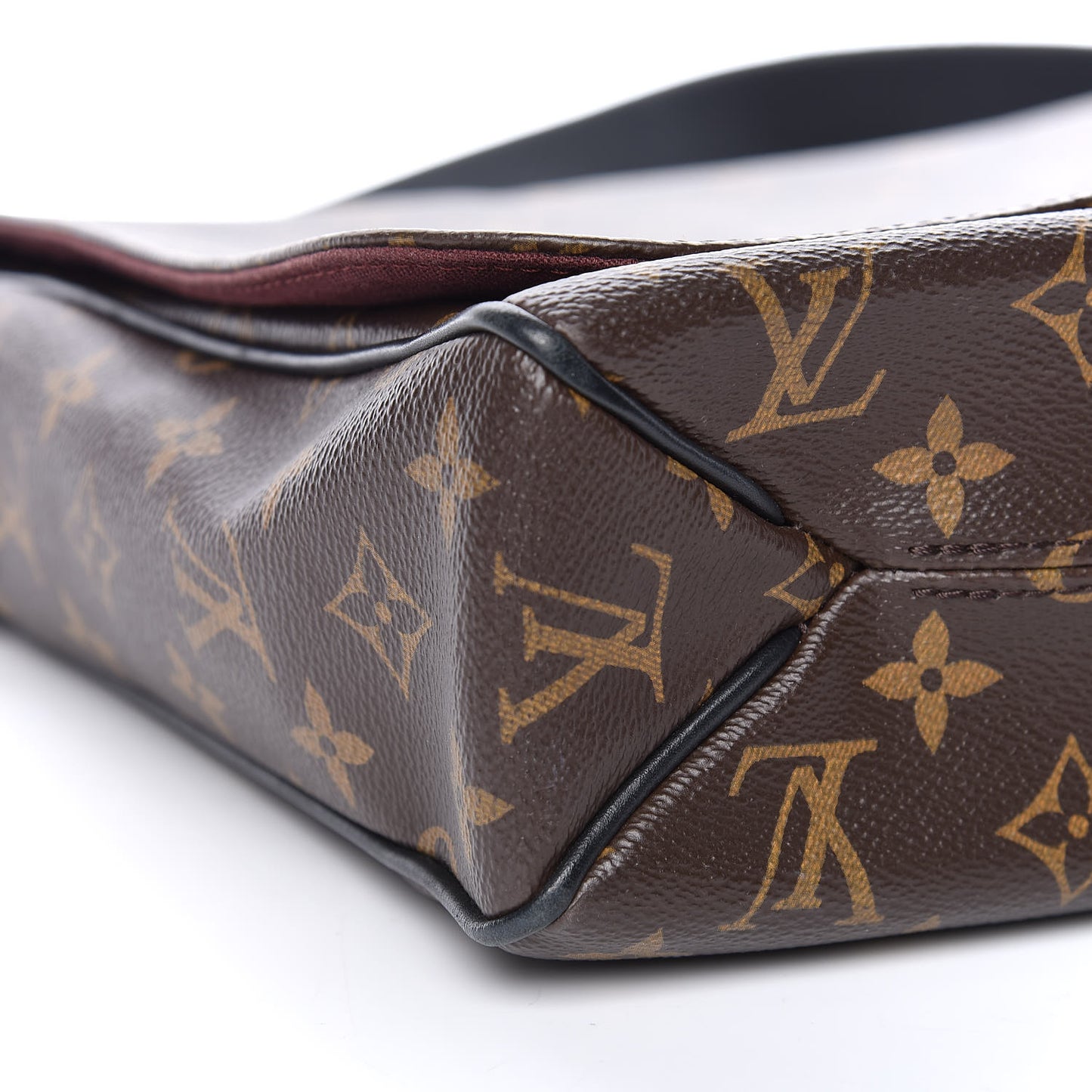 Monogram Macassar District MM
