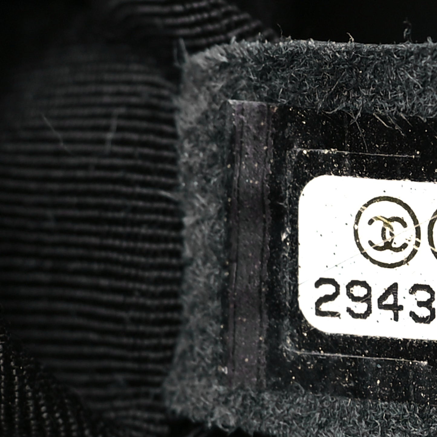 Caviar Chevron Quilted Medium Boy Flap Black