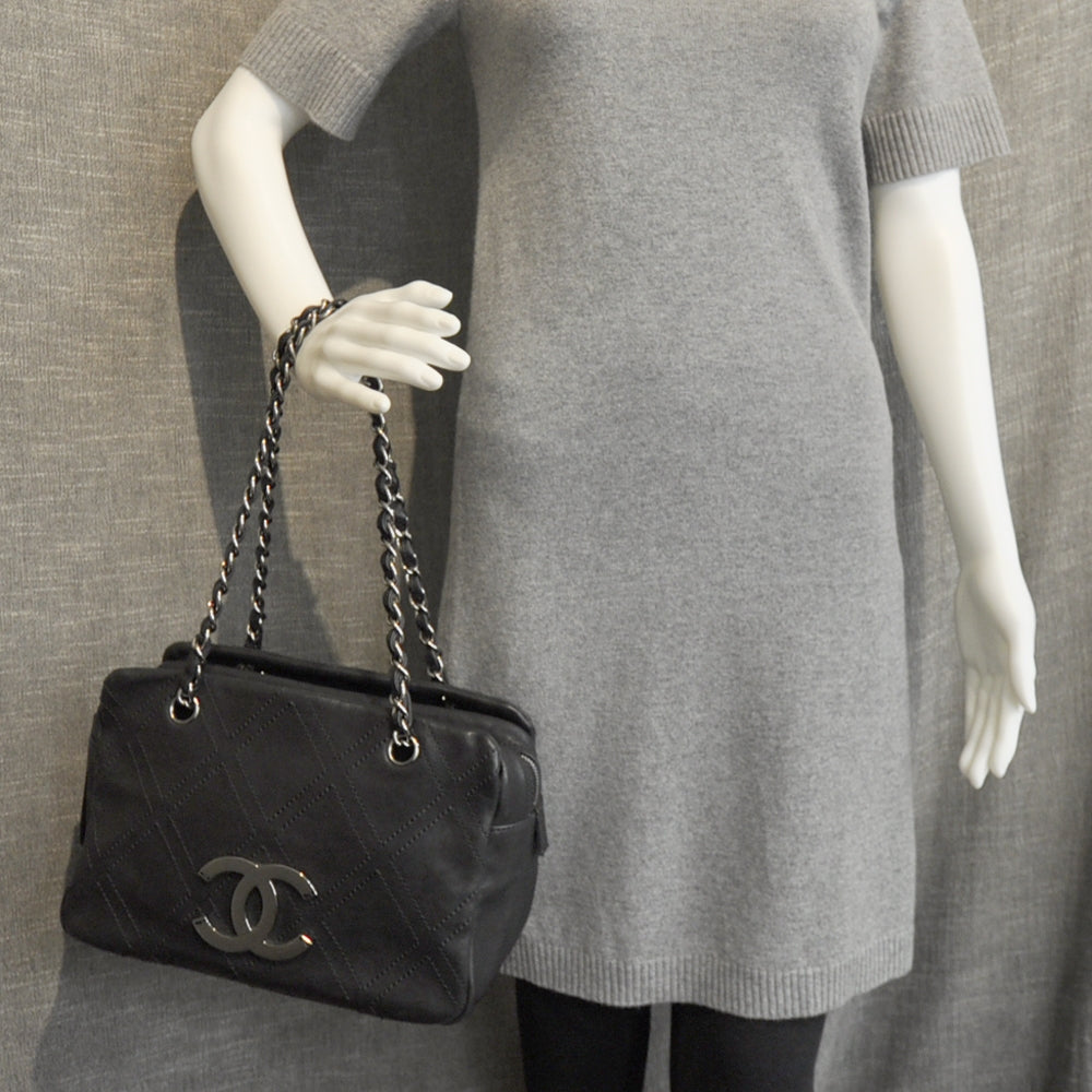 Caviar Small Diamond Stitch Tote Black