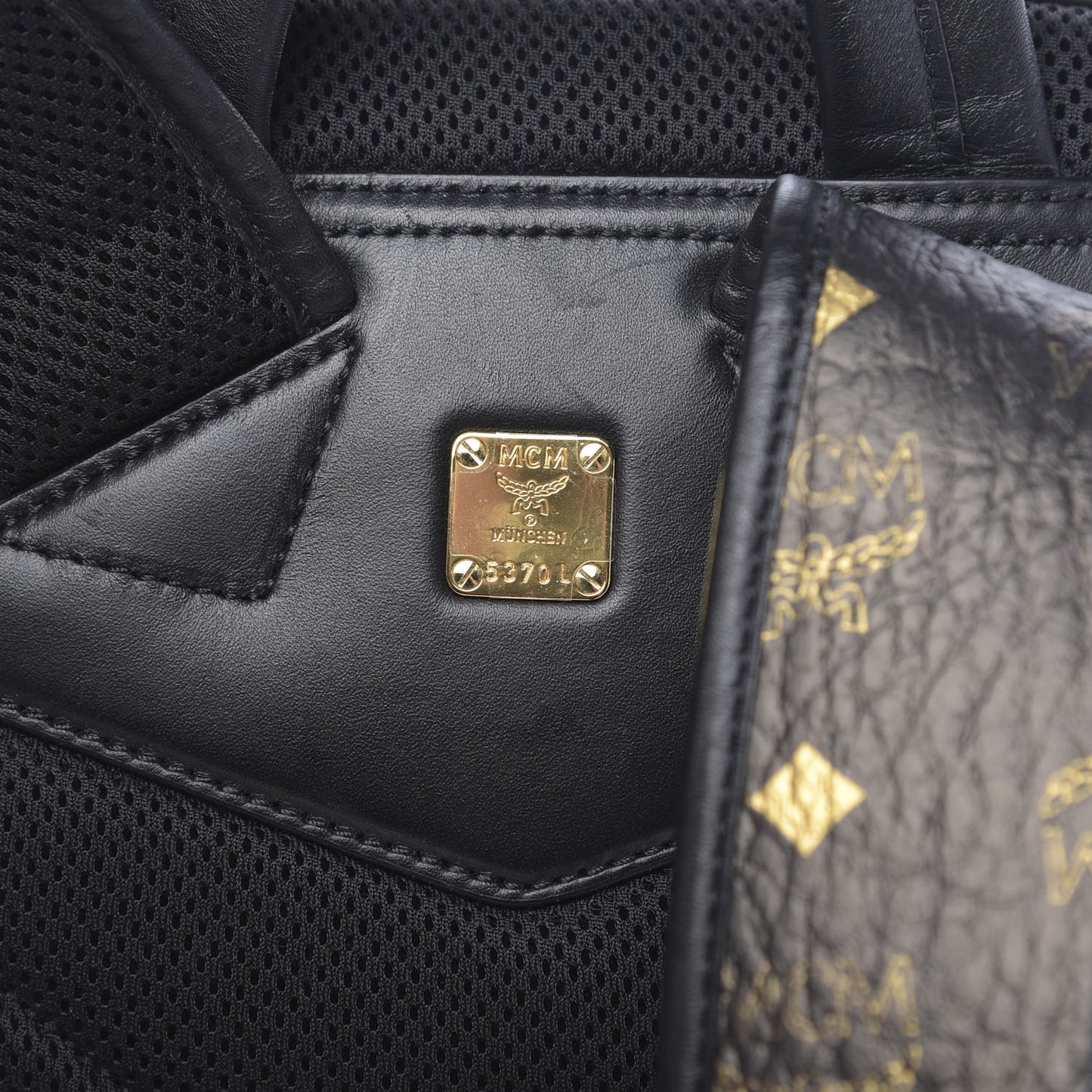 Gradation Visetos Medium Backpack Black Gold