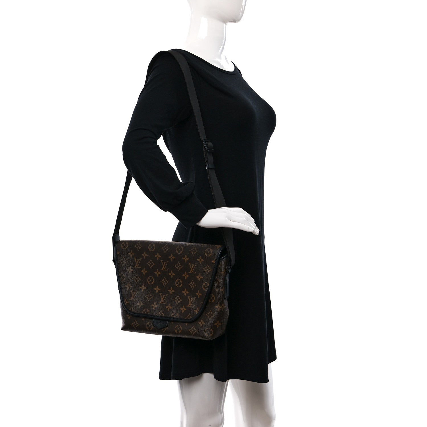 Louis Vuitton Monogram Macassar Magnetic Messenger 2 of 12