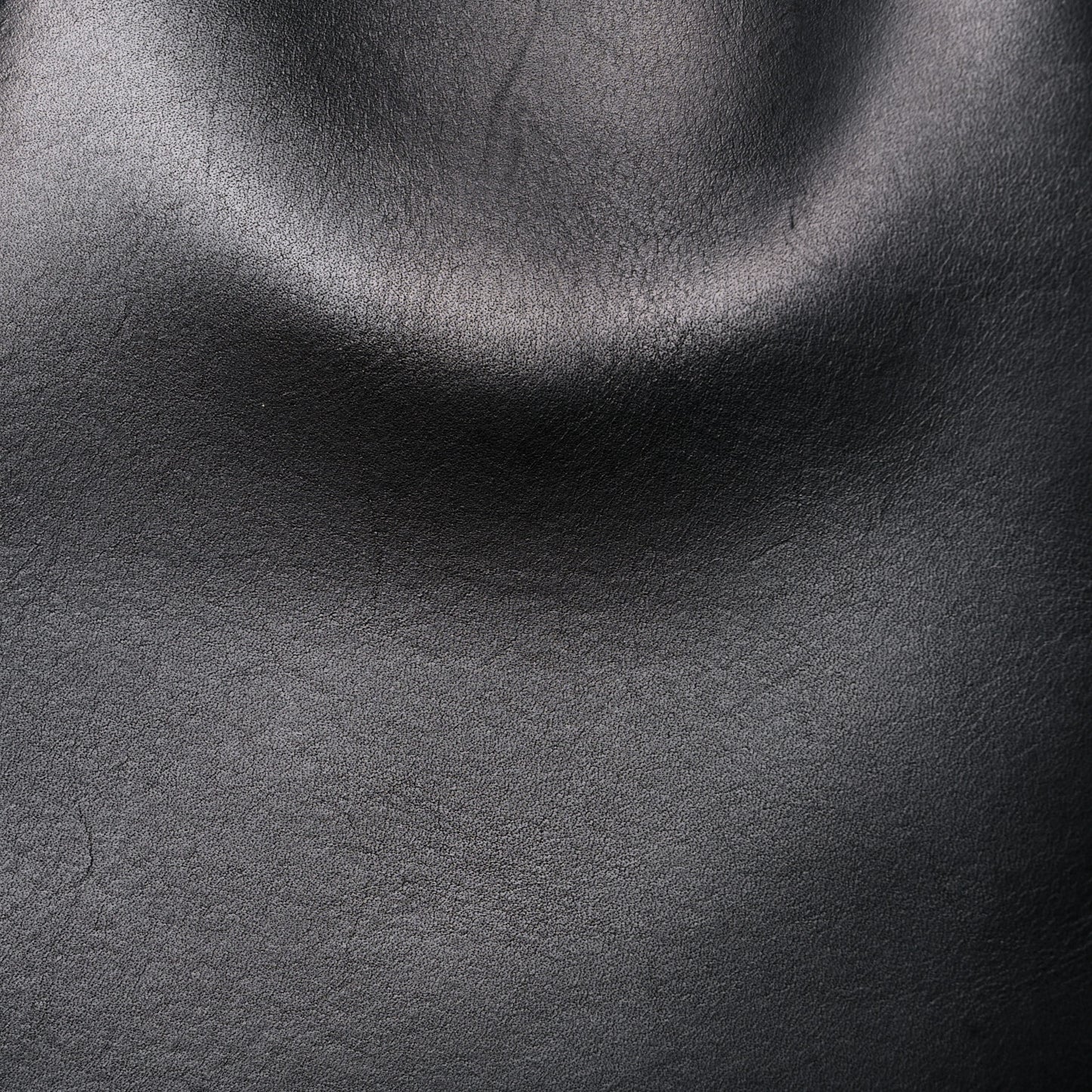 Vegetable Tanned Calfskin Bucket Bag Black Royal