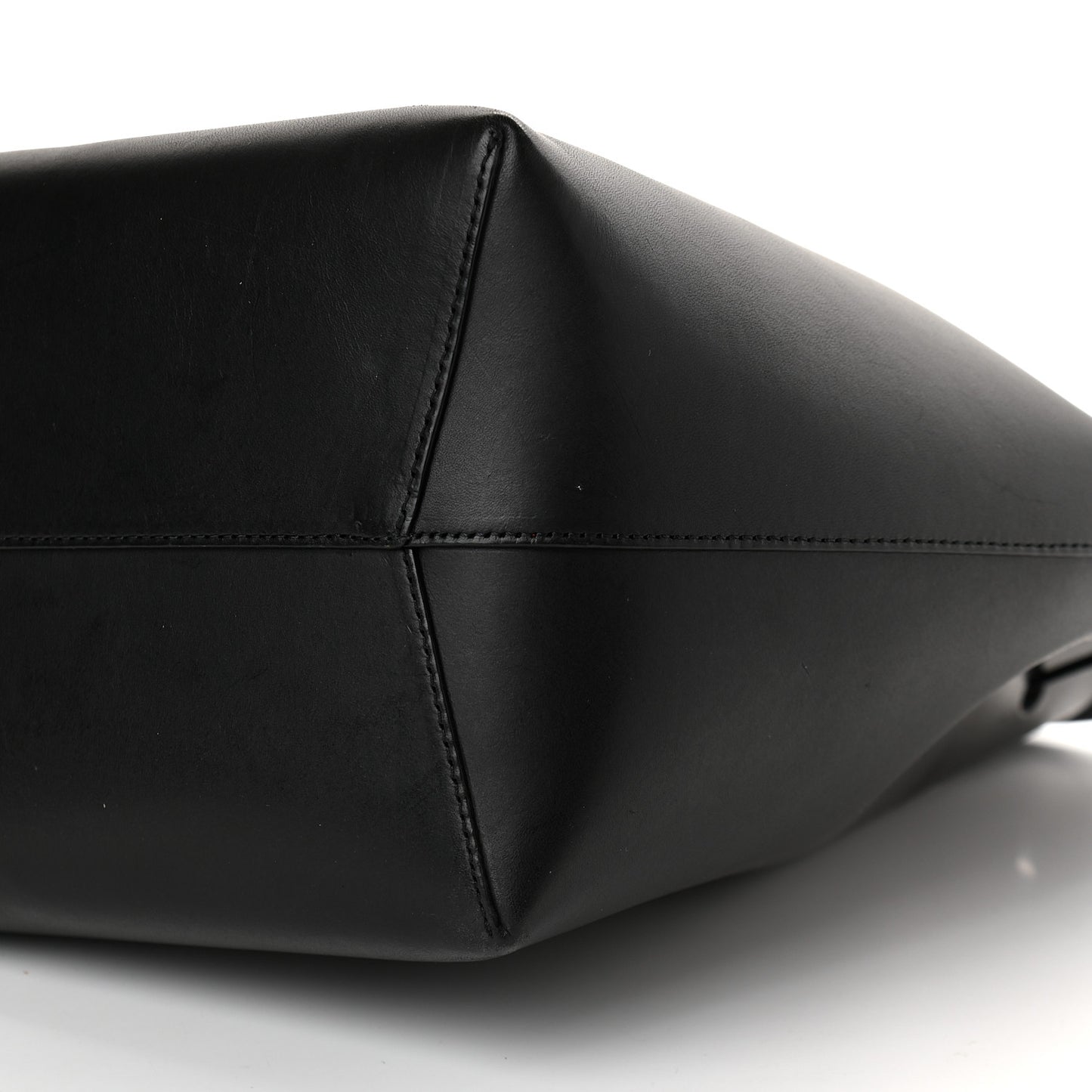 Vegetable Tanned Calfskin Bucket Bag Black Flamma