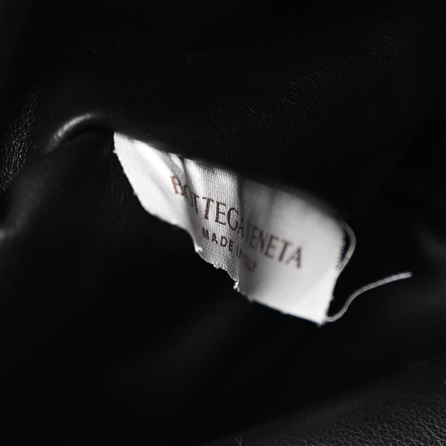 Calfskin The Pouch Chain Black