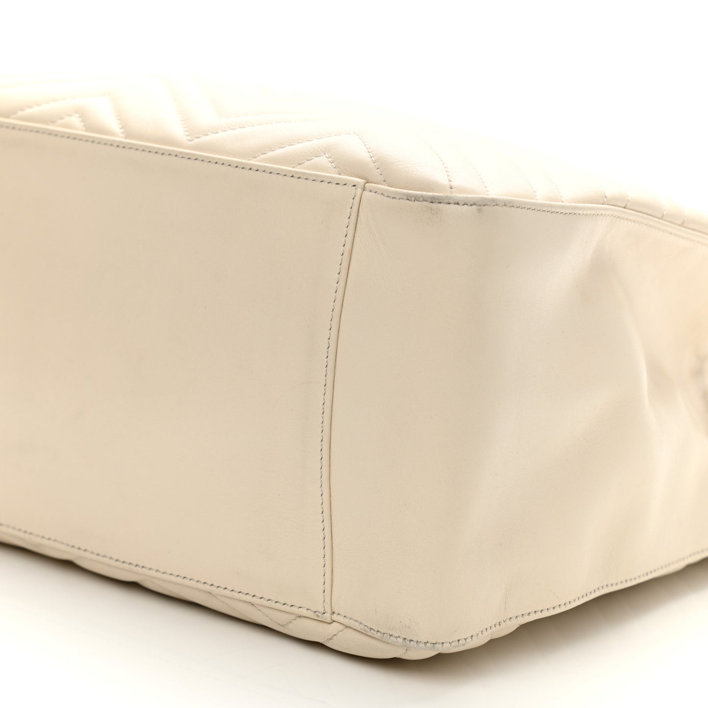 Calfskin Matelasse Medium GG Marmont Shoulder Tote Bag White