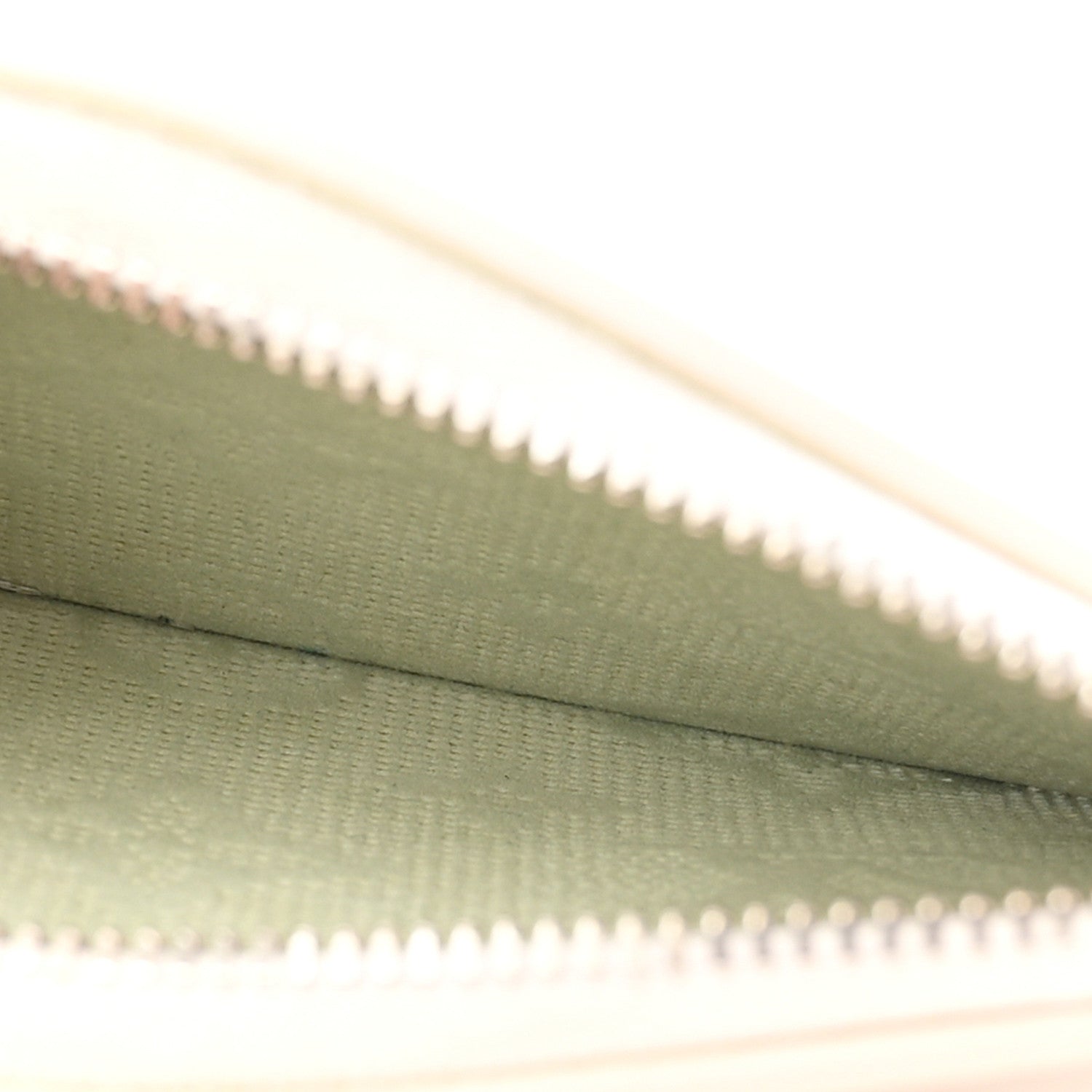 Louis Vuitton Reverse Mahina Blossom Pochette PM Quartz White 5 of 6
