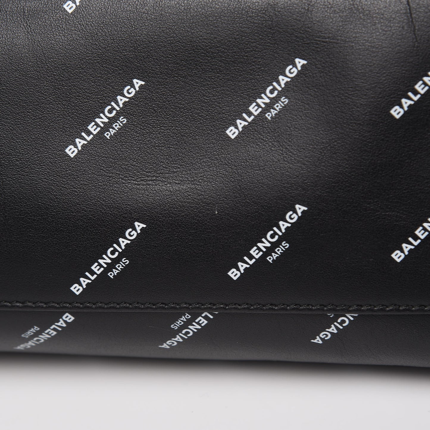 Veau Allover Logo Classic Hardware City Black White