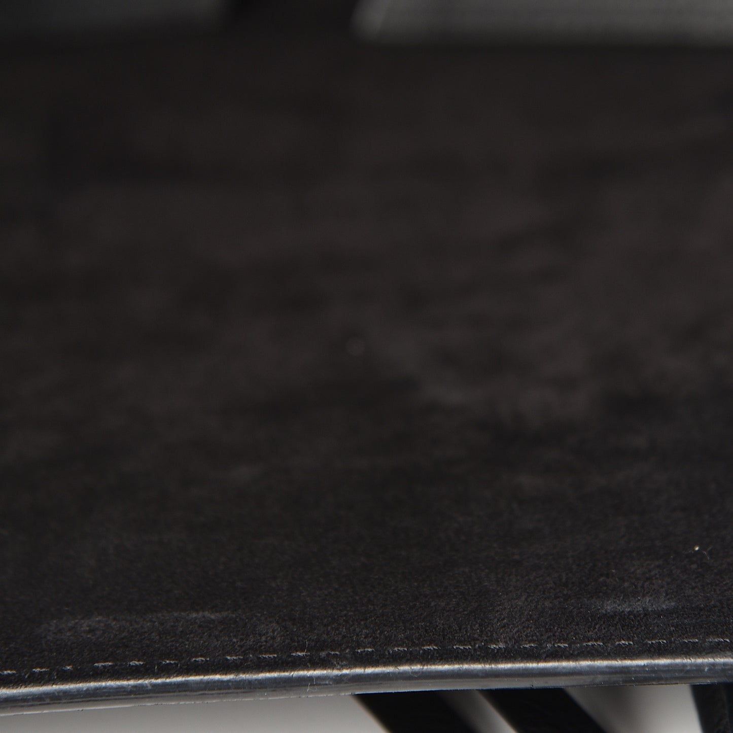 Smooth Calfskin Medium Phantom Luggage Black