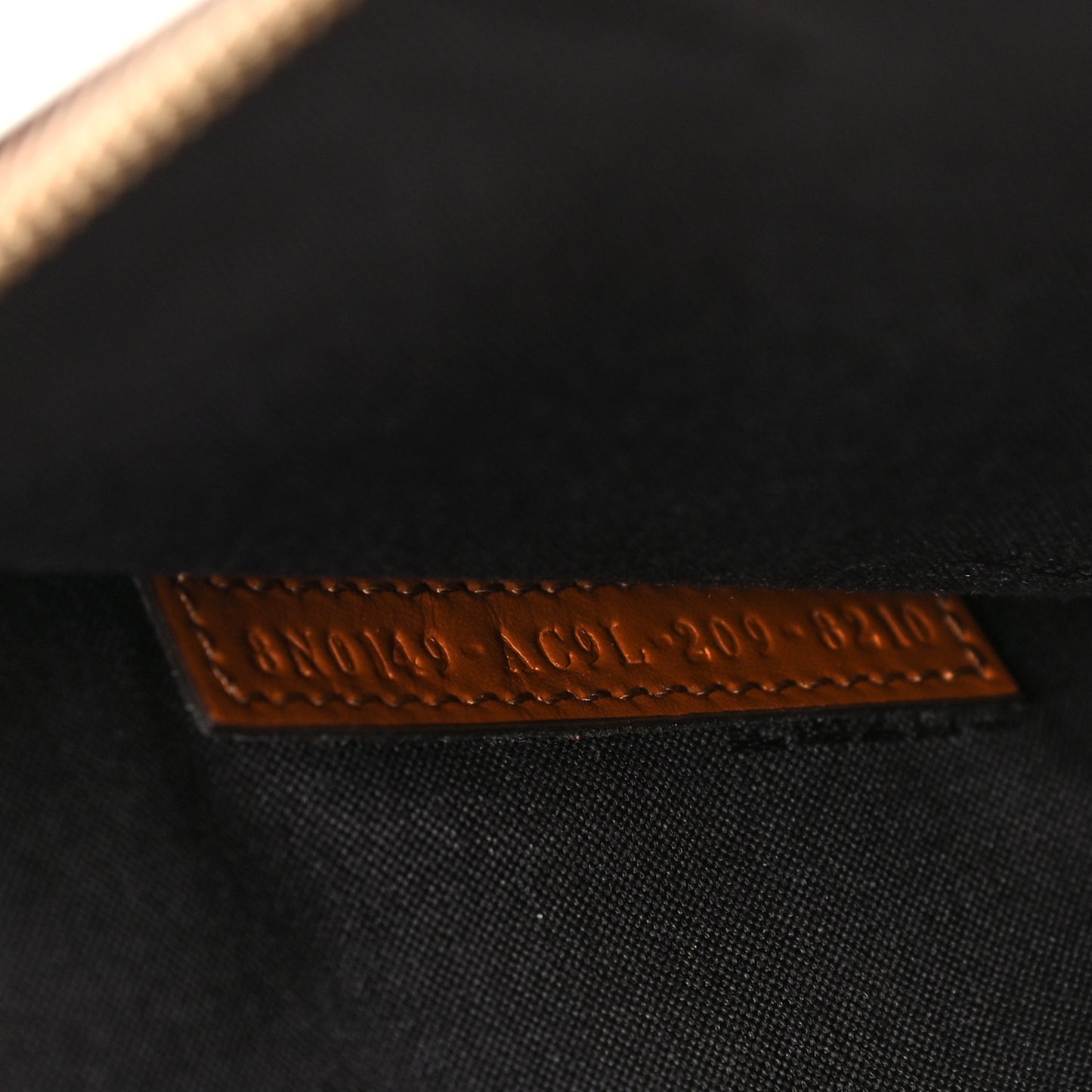 Vitello King Logo Embossed Medium Flat Pouch Cuoio