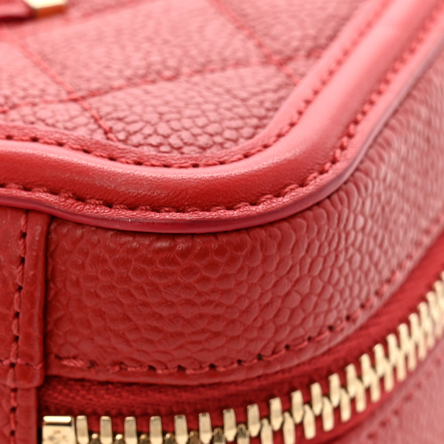 Caviar Quilted Small CC Filigree Vanity Case Red