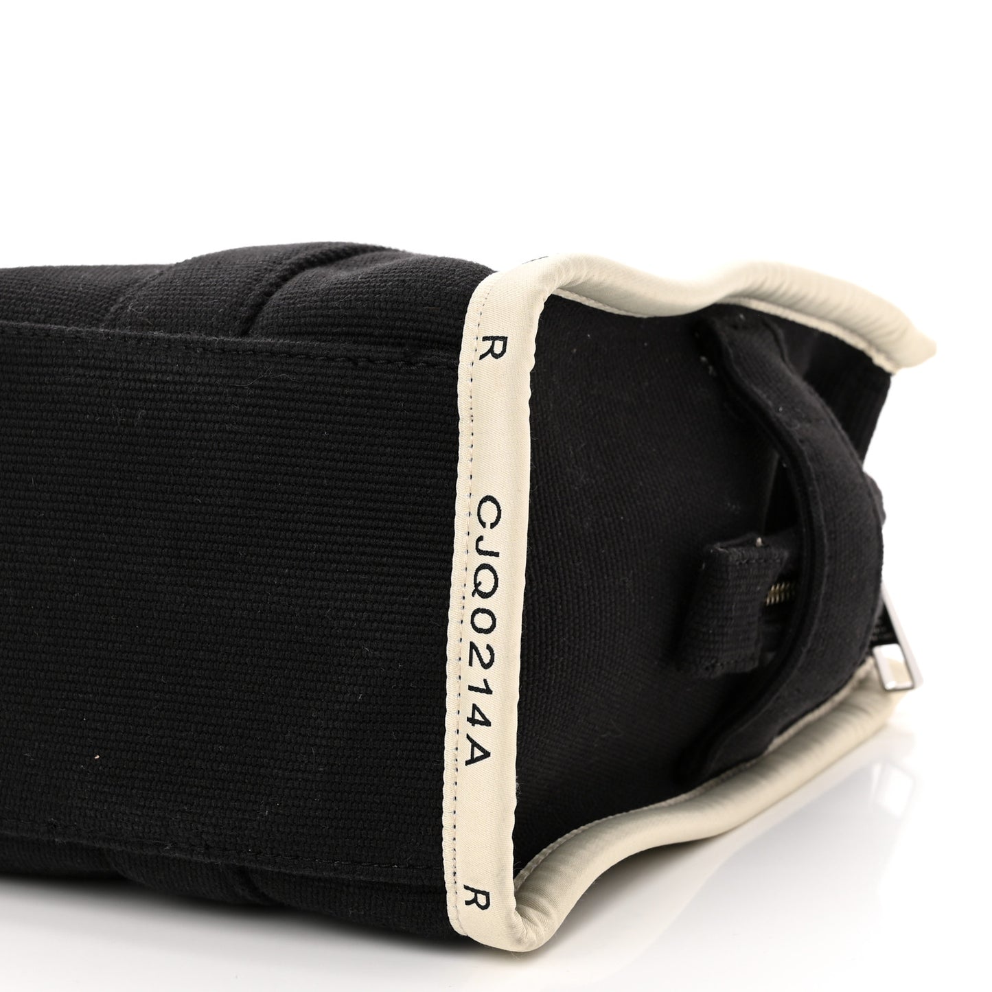 Jacquard Medium The Traveler Tote Bag Black
