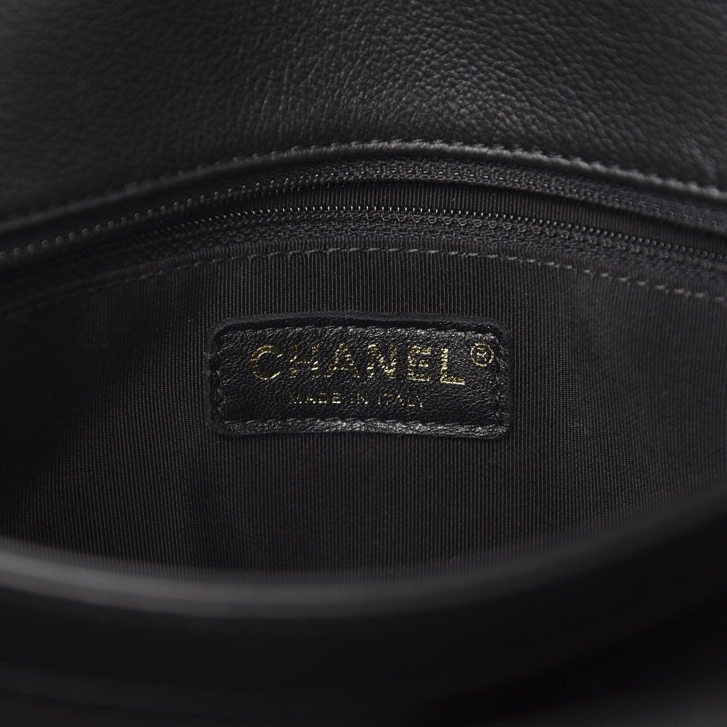Grained Calfskin Chevron Stitched Medium Chic Top Handle Flap Black
