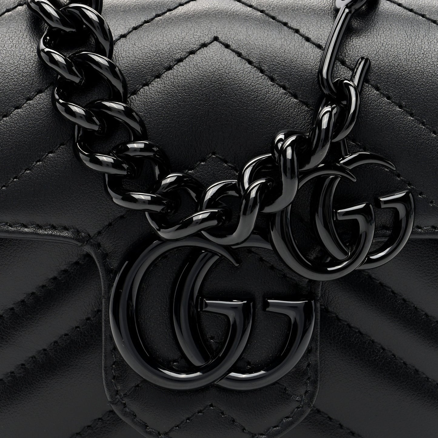 Calfskin Matelasse Monochrome GG Marmont Chain Mini Belt Bag Black