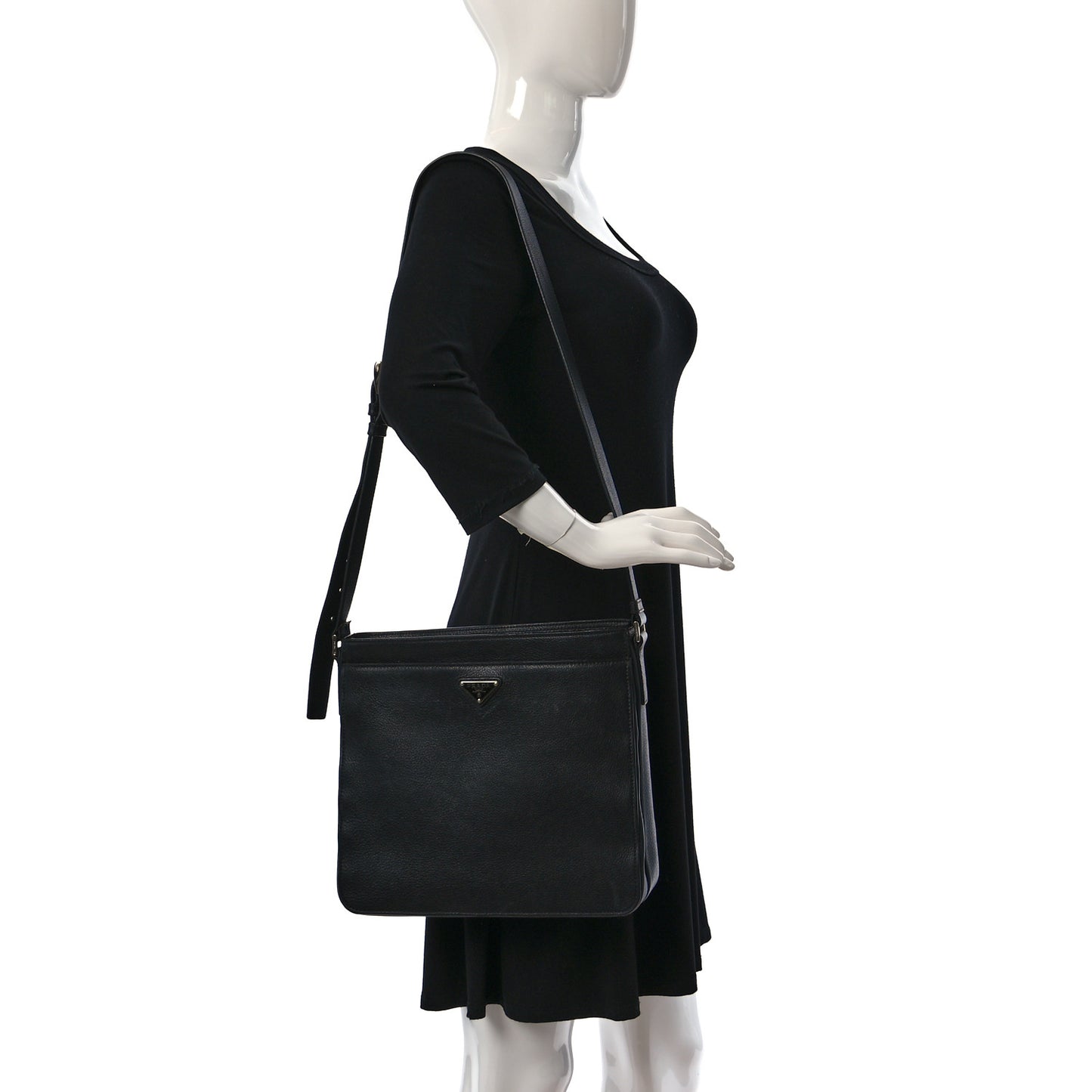 Vitello Daino Flat Messenger Bag Black