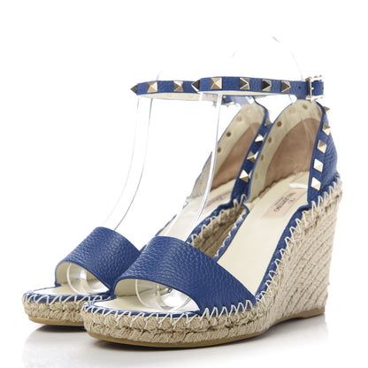 Valentino Garavani Grained Calfskin Rockstud Ankle Strap Espadrille 15/105mm Wedge Sandals 39 Blu Delft Natural 3 of 9