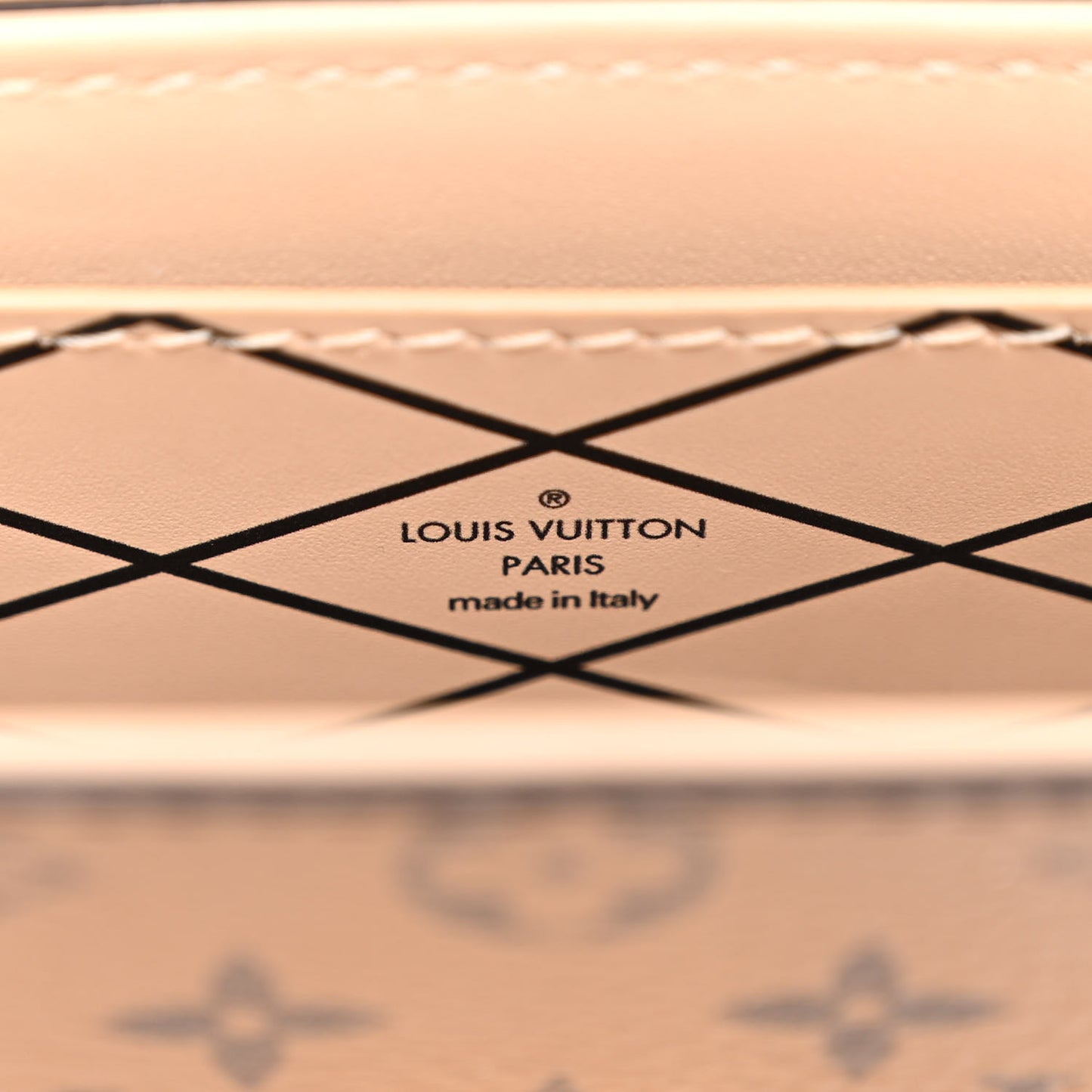 Reverse Monogram Pochette Trunk Verticale