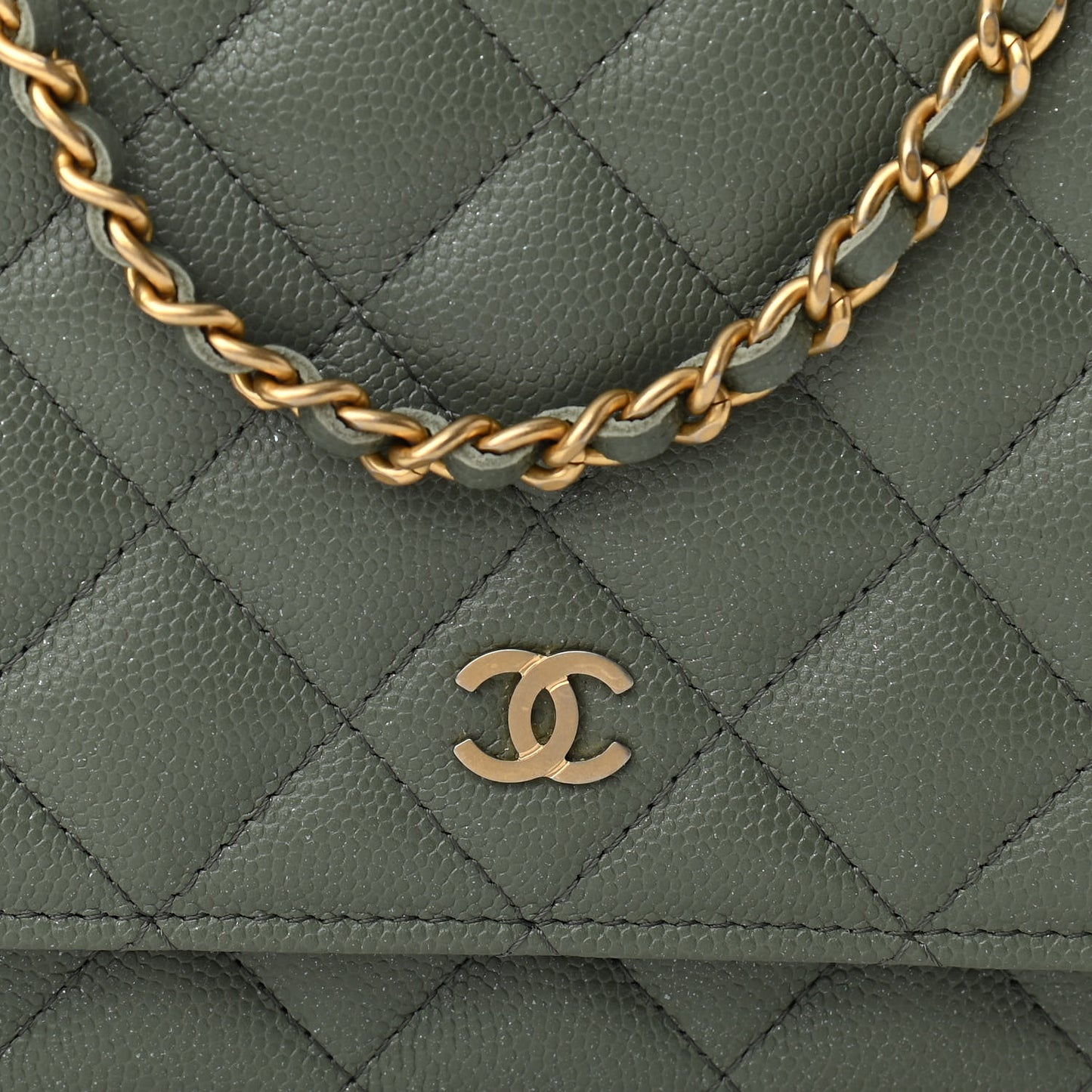 Iridescent Caviar Quilted Wallet On Chain WOC Green