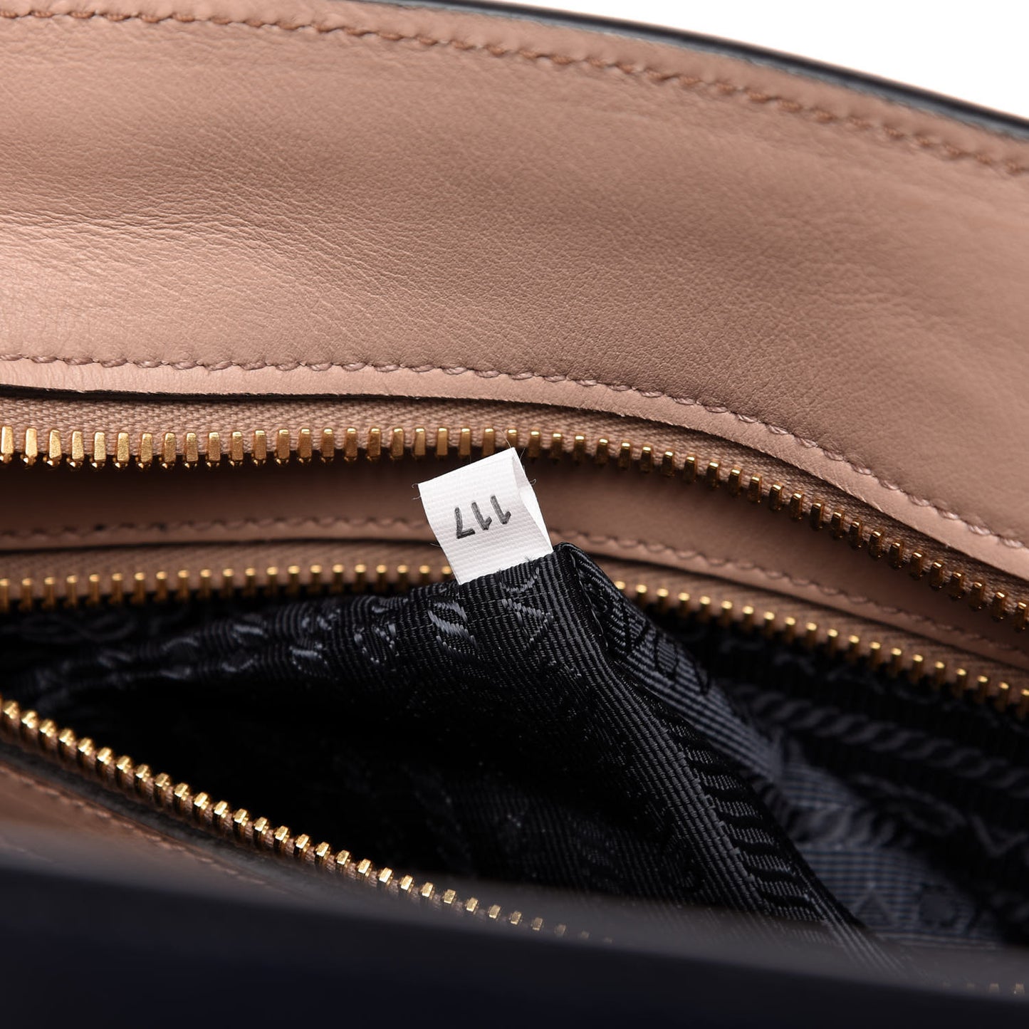 Saffiano City Calfskin Medium Esplanade Cipria Baltico