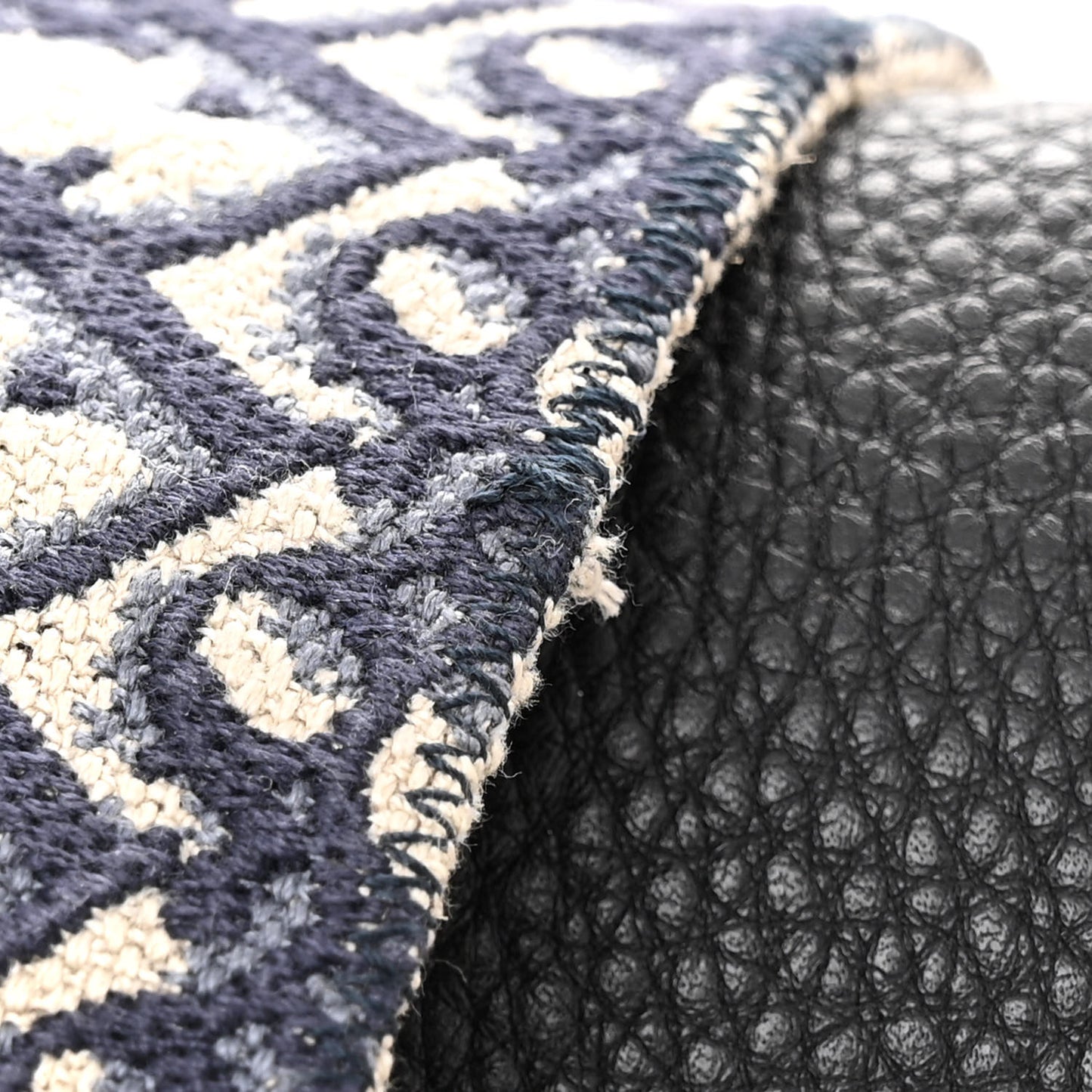 Grained Calfskin Large Bobby Flap Black