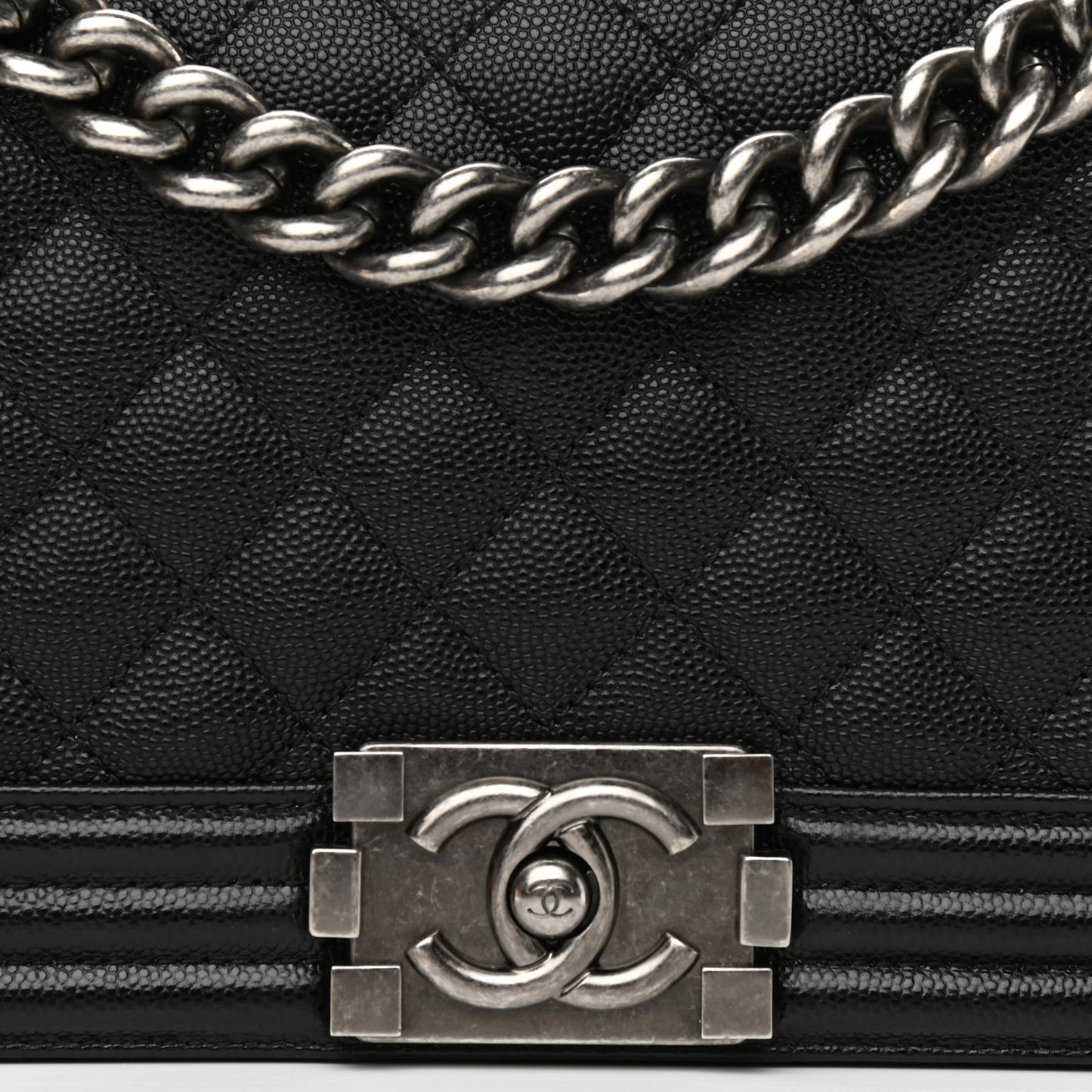 Caviar Quilted Medium Boy Flap Black
