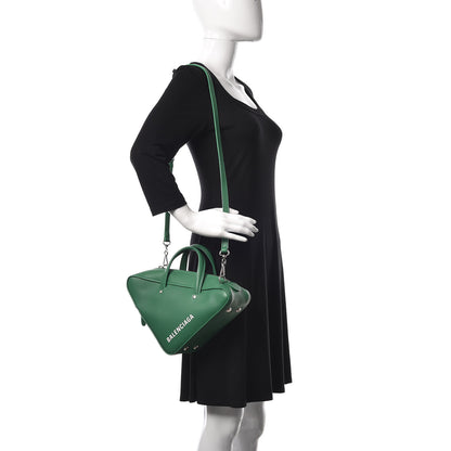 Balenciaga Shiny Day Calfskin S Triangle Duffle Vert Irlandais 2 of 9