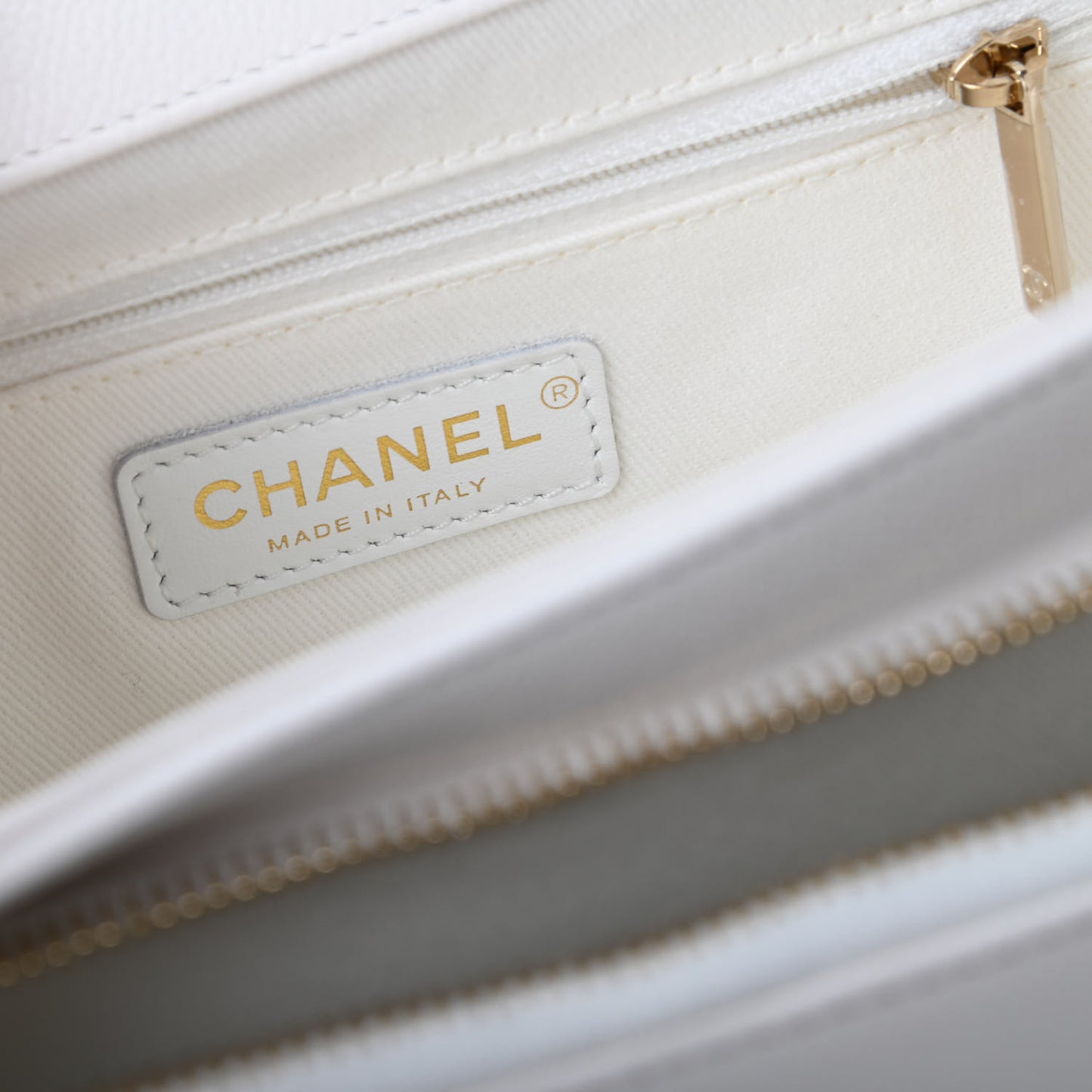 Caviar Quilted Medium Business Affinity Flap White