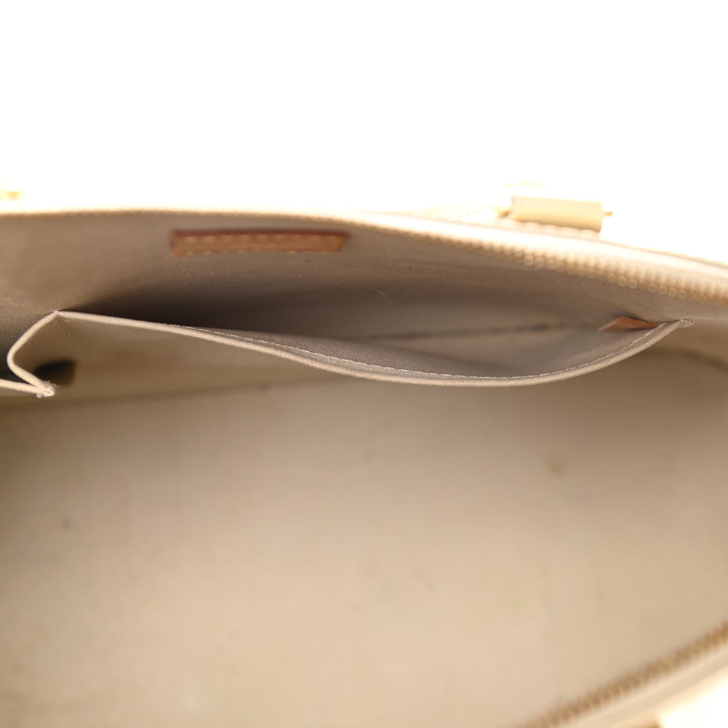 Louis Vuitton Vernis Alma MM Blanc Corail 18 of 20