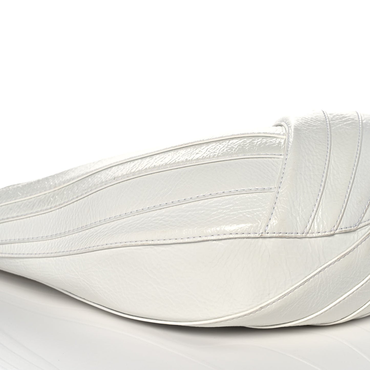 Crumpled Patent Small Droplet Hobo White