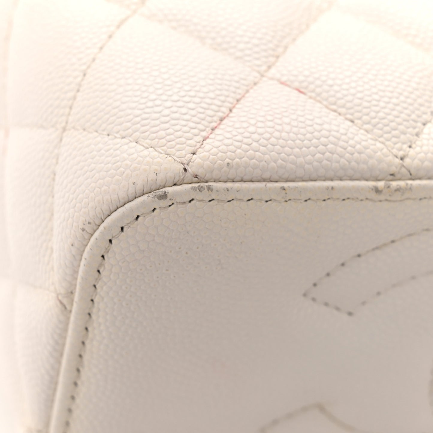 Caviar Quilted Small Vanity Case With Chain White