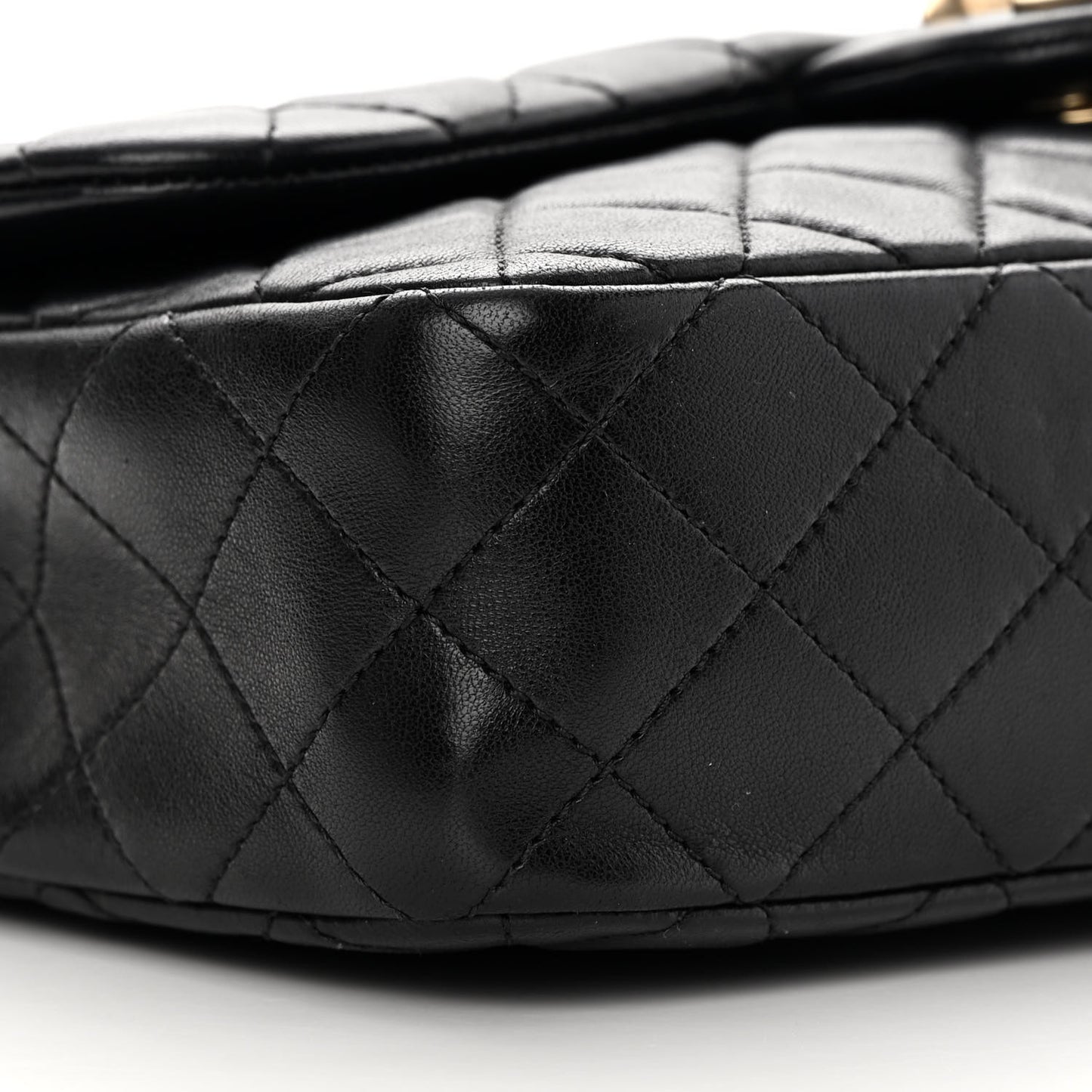 Lambskin Quilted Medium Westminster Pearl Flap Black