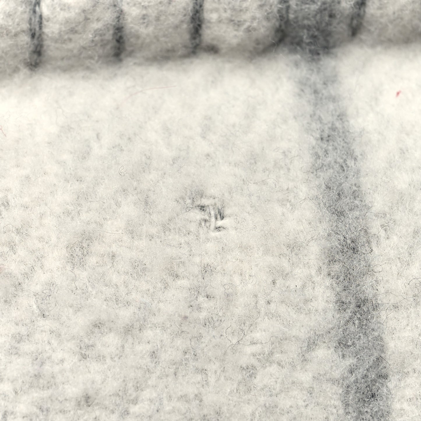 Wool Cashmere Avalon III Pillow PM Ecru Gris Clair