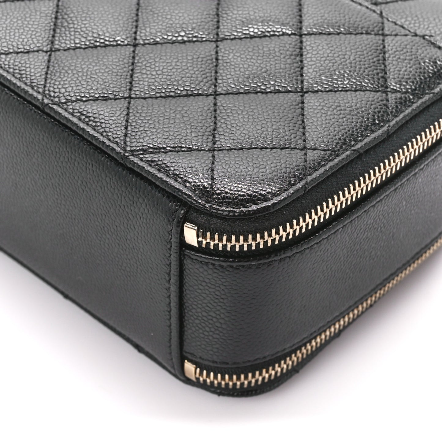 Caviar Quilted Small Pick Me Up Vanity Case Black