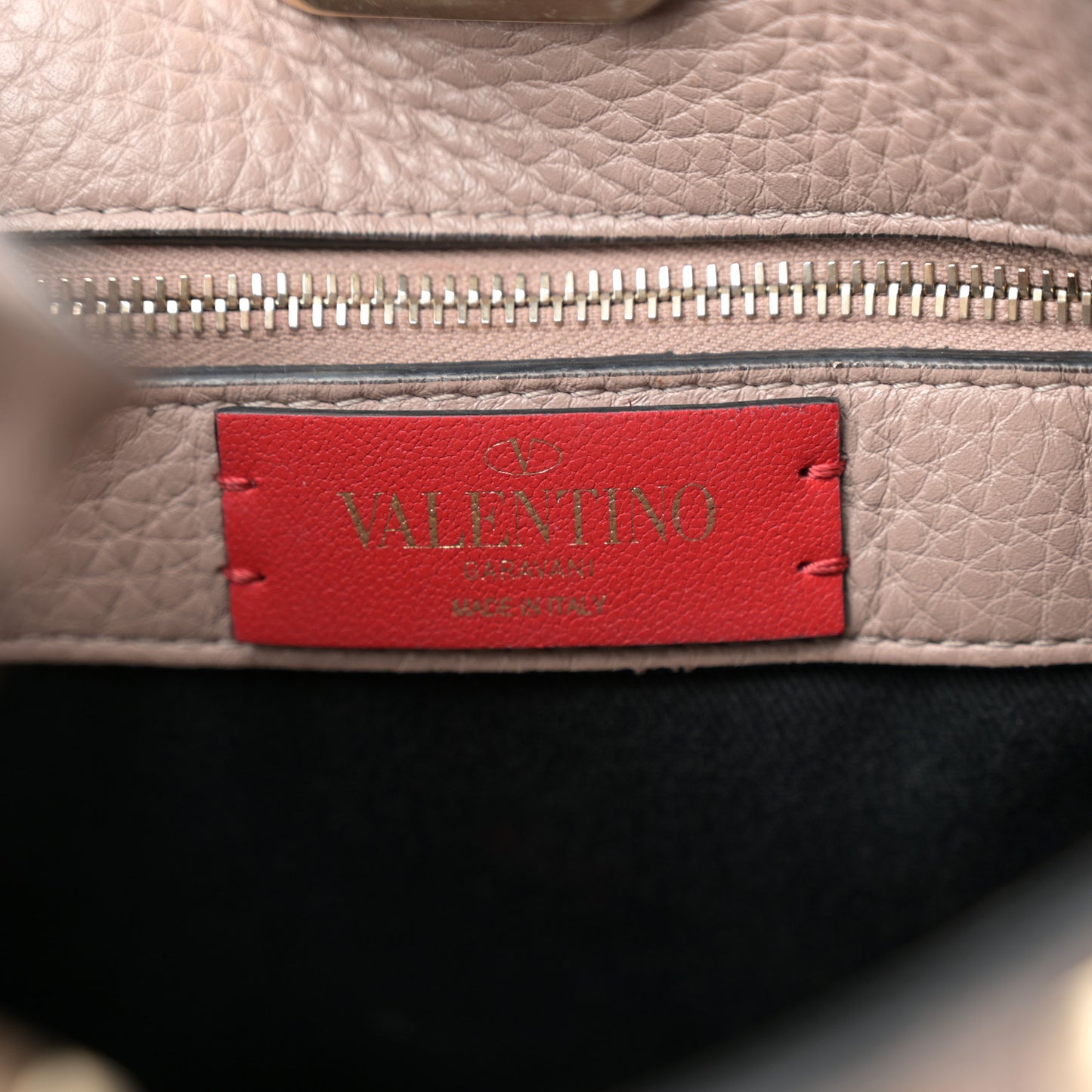 Pebbled Calfskin Small Rockstud Flip Lock Hobo Poudre