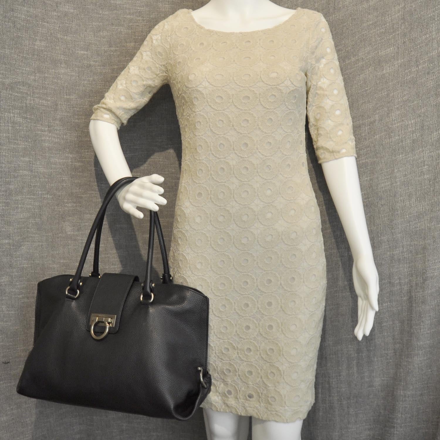 FASHIONPHILE SALVATOREFERRAGAMOGrainedLeatherSofiaBlack 2 of 7