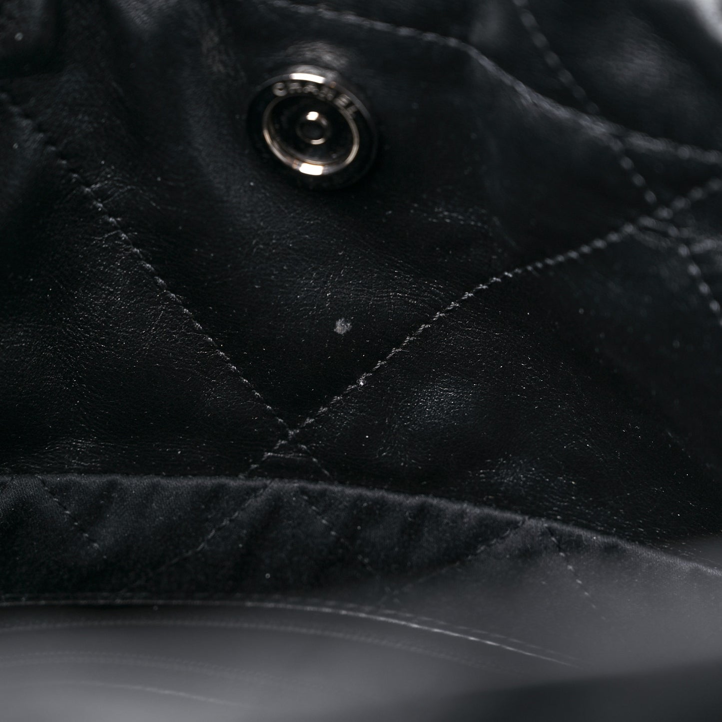 Shiny Calfskin Quilted Chanel 22 Black