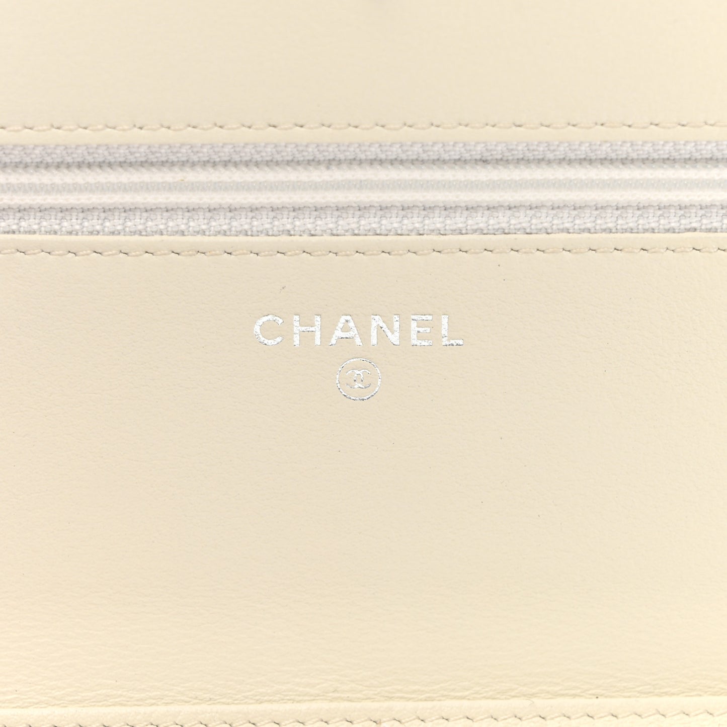 Caviar Sevruga Wallet on Chain WOC White