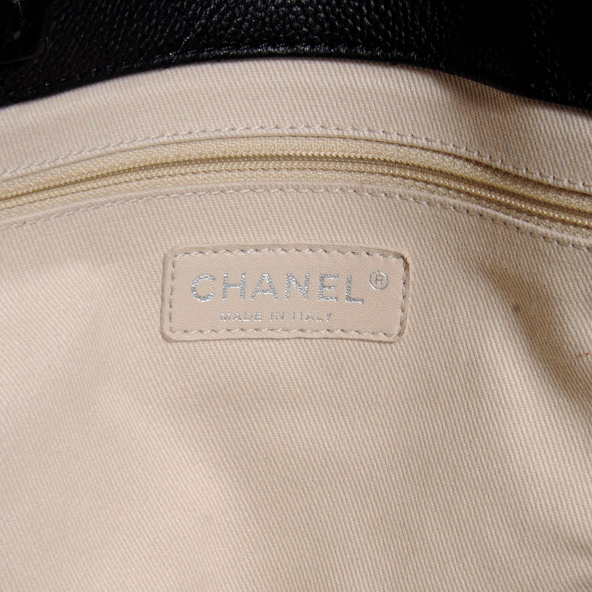 Chanel Grained Calfskin CC Pocket Tote Black 7 of 8