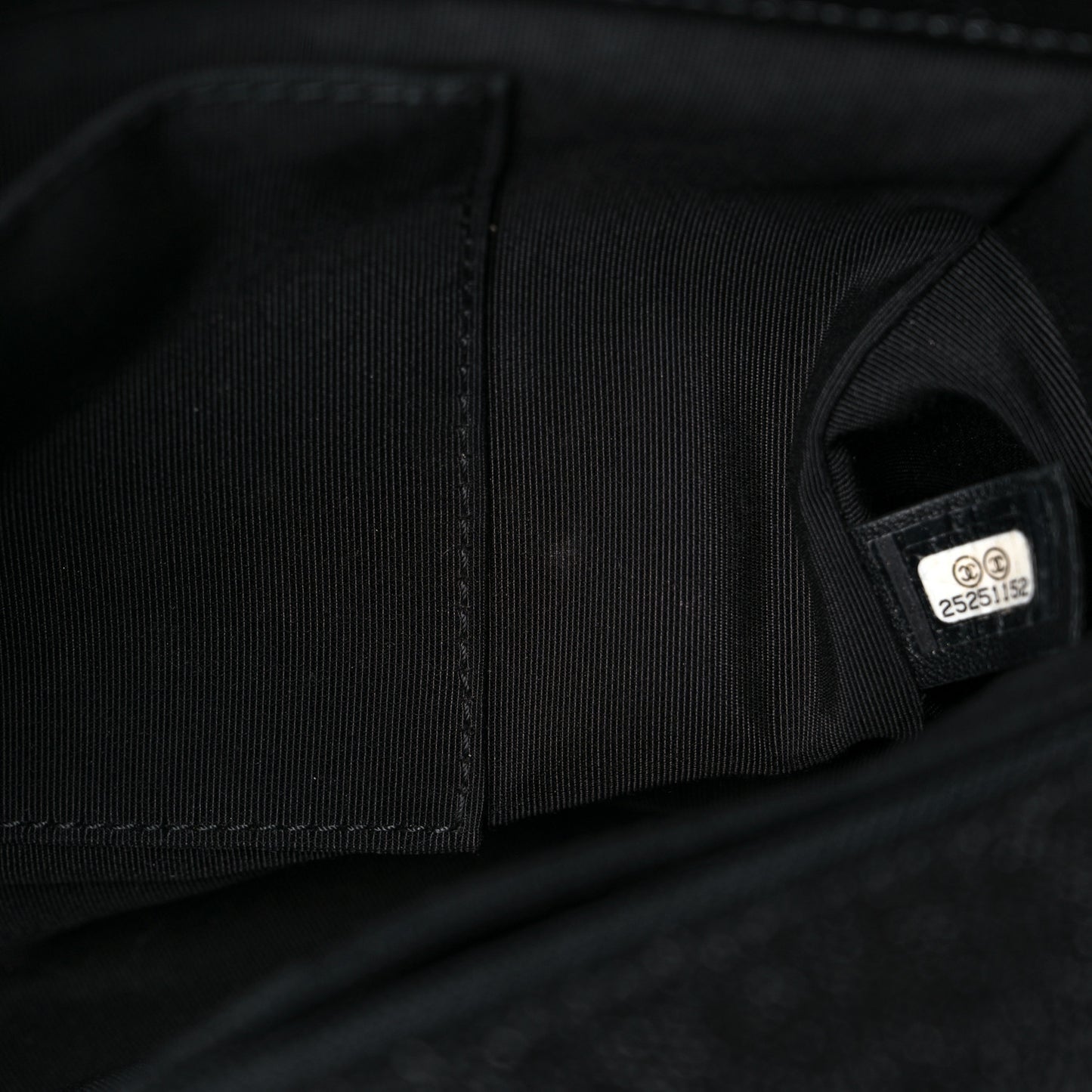 Caviar Chevron Quilted Medium Boy Flap Black