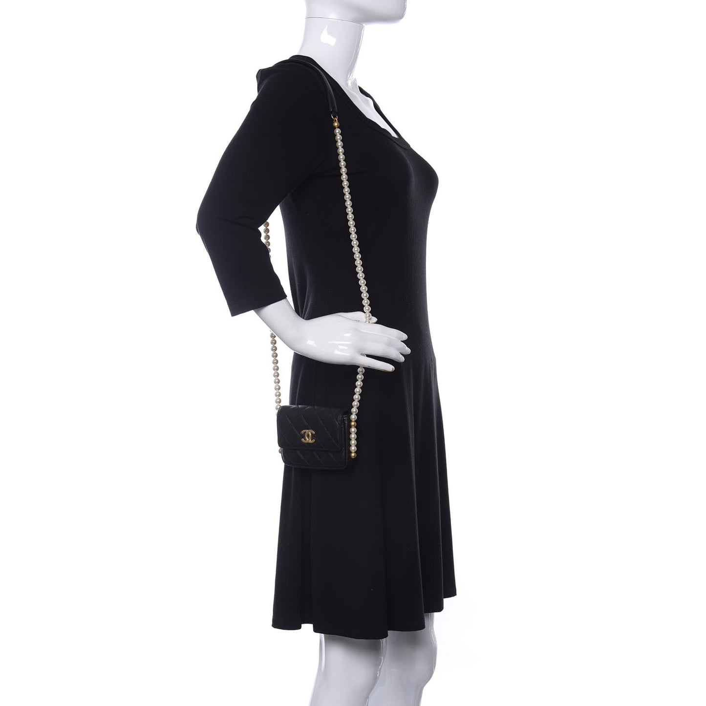 Calfskin Quilted About Pearls Card Holder Flap With Chain Black