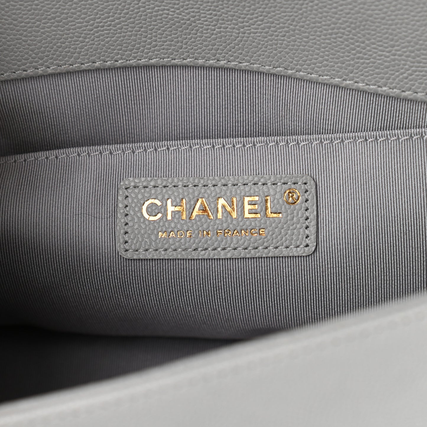 Caviar Quilted Medium Boy Flap Light Grey