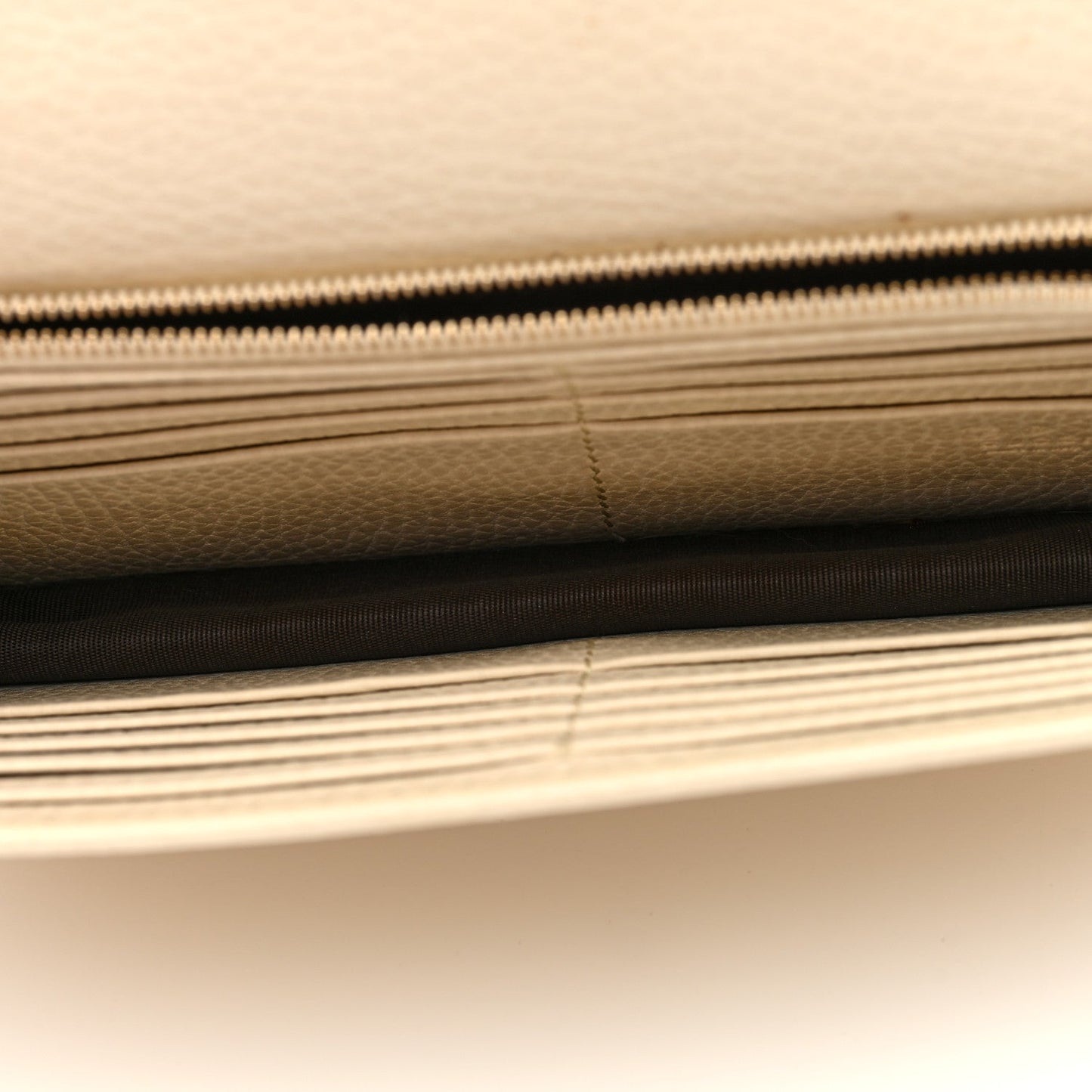 Dollar Calfskin Interlocking G Chain Wallet Ivoire