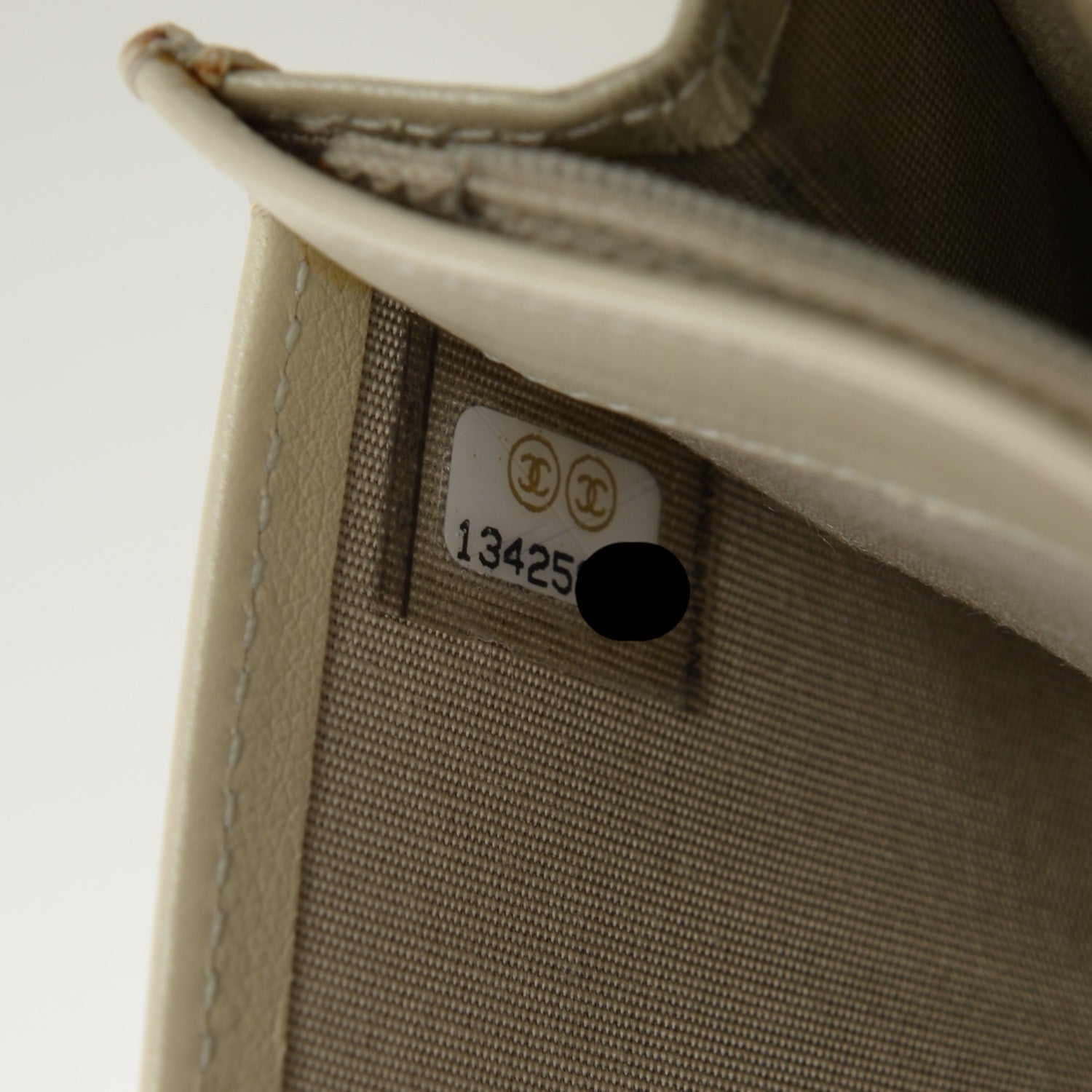 Chanel Caviar Sevruga Yen Wallet Pearl 7 of 8